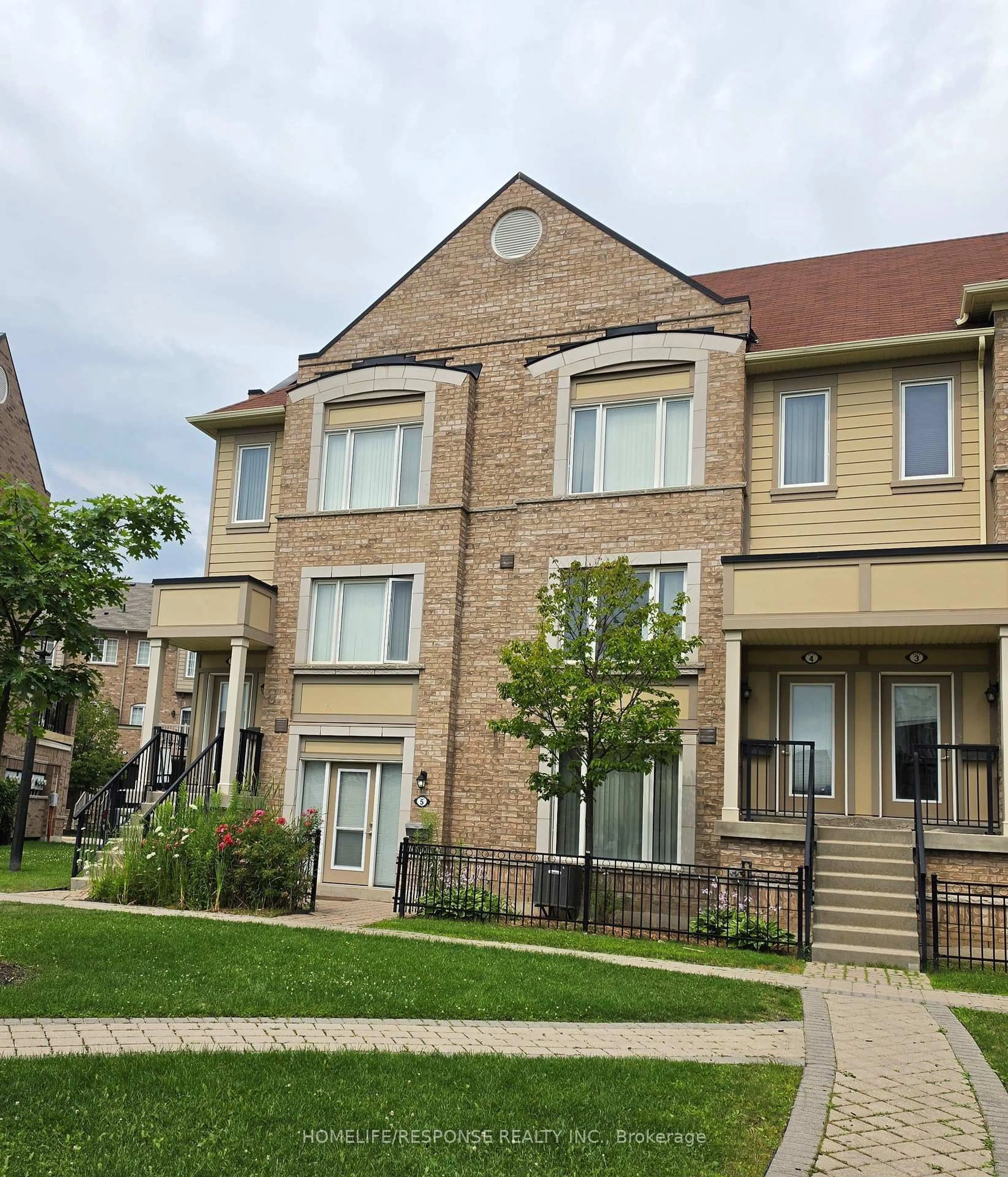 Home with brick exterior material, street for 3175 BOXFORD Cres #5, Mississauga Ontario L5M 0X1