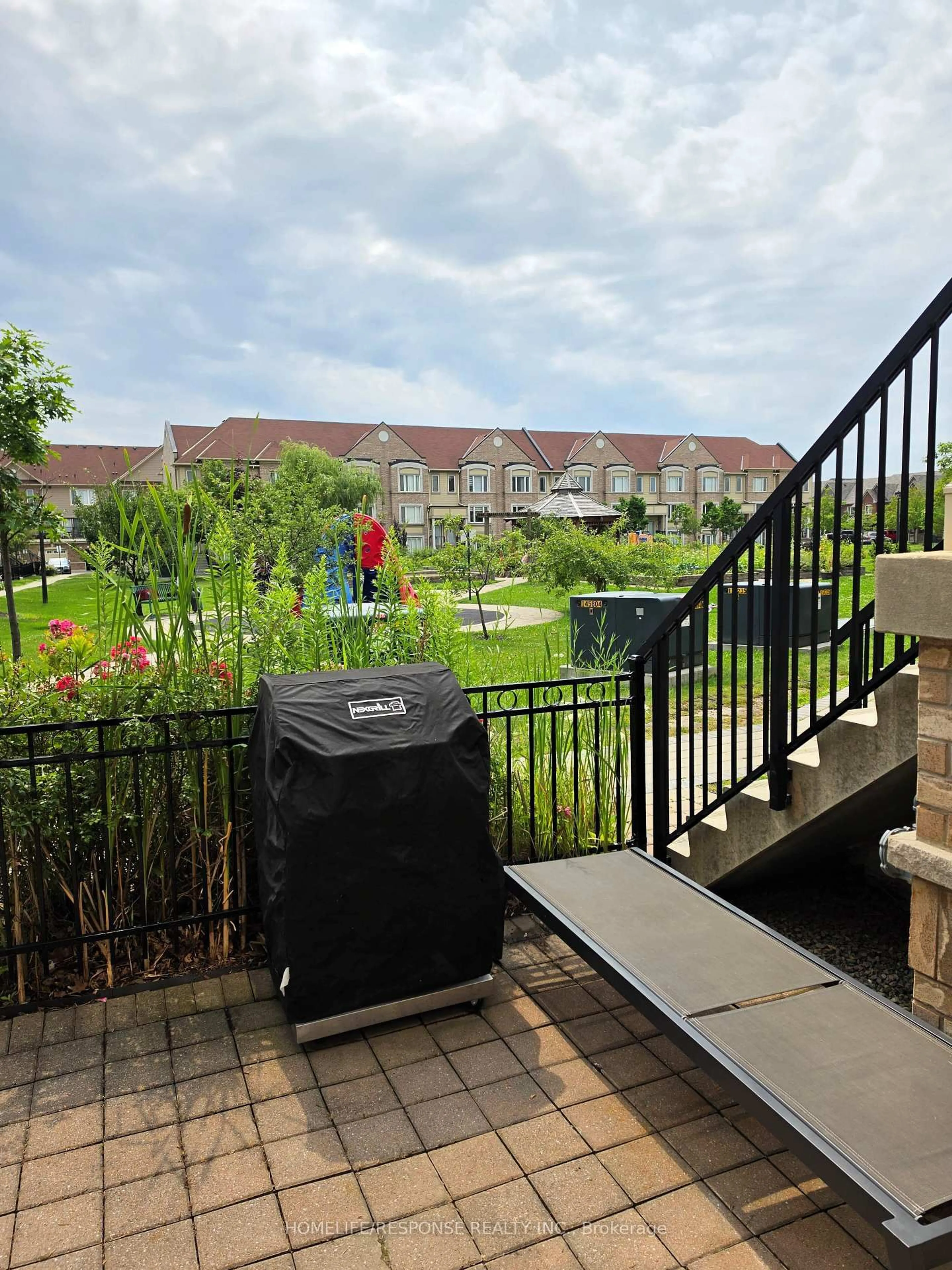 Patio, water/lake/river/ocean view for 3175 BOXFORD Cres #5, Mississauga Ontario L5M 0X1
