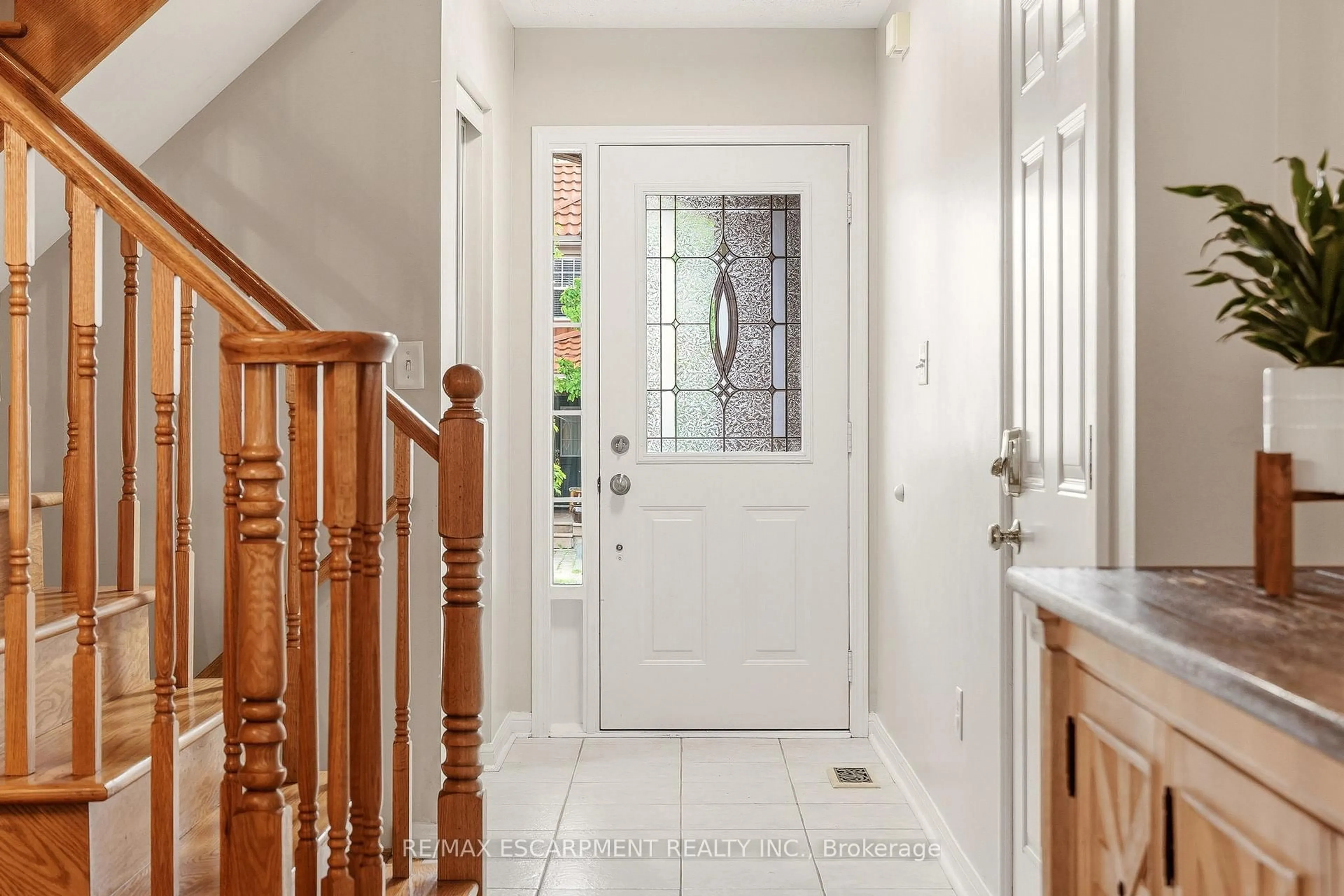 Indoor entryway for 2463 Carberry Way, Oakville Ontario L6M 4S5