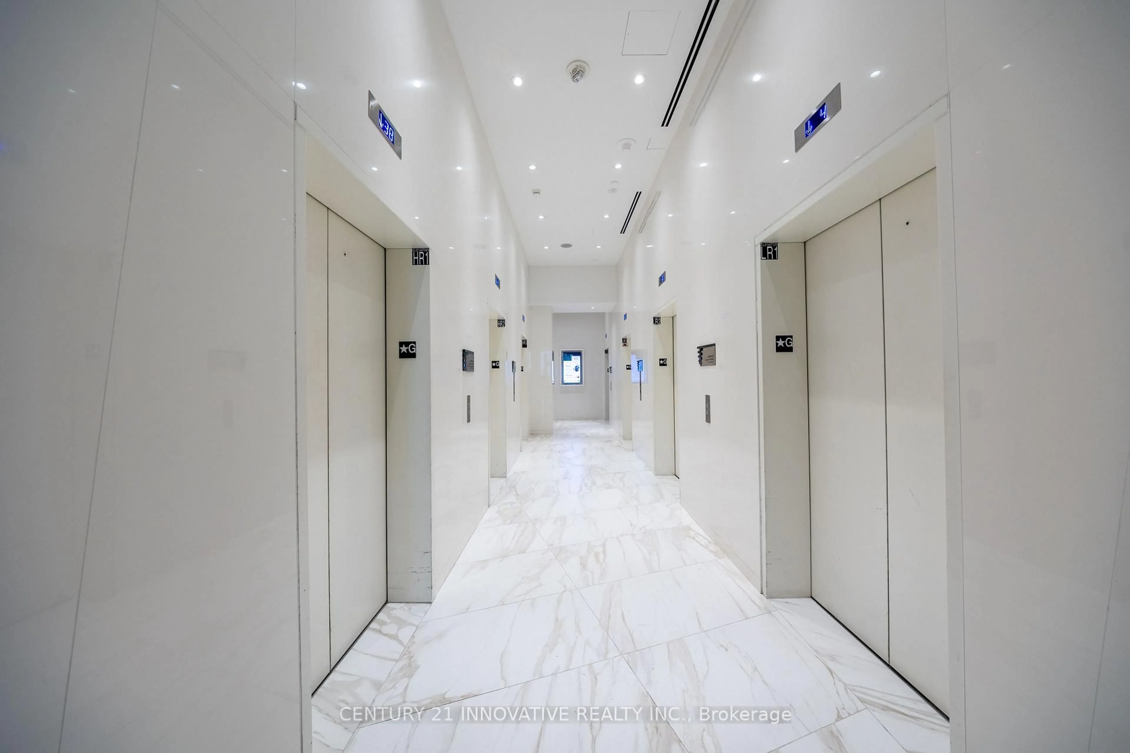 Indoor foyer for 3883 quartz Rd #4011, Mississauga Ontario L5B 0M4