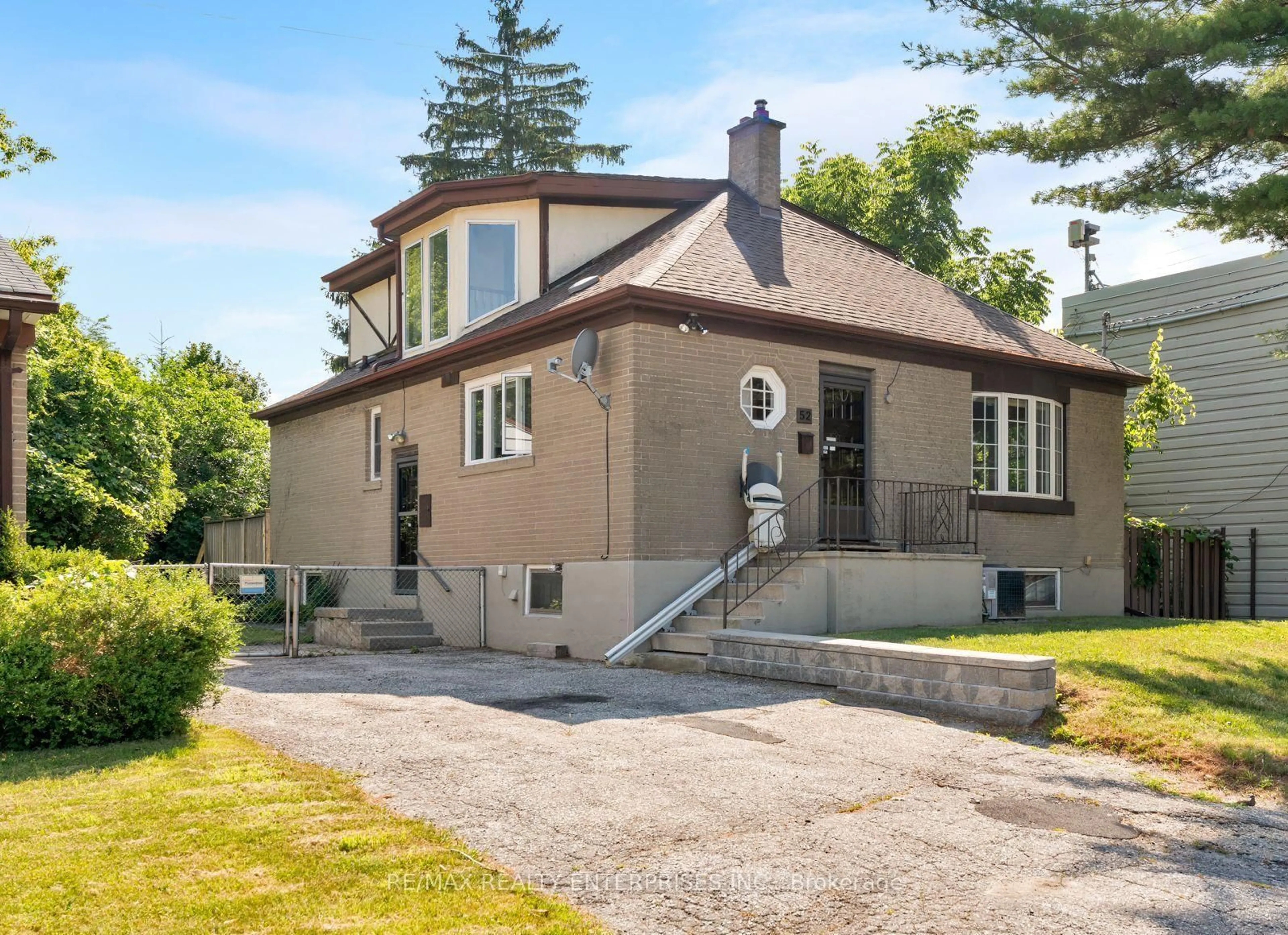 Home with brick exterior material, street for 52 Briarwood Ave, Mississauga Ontario L5G 3N6