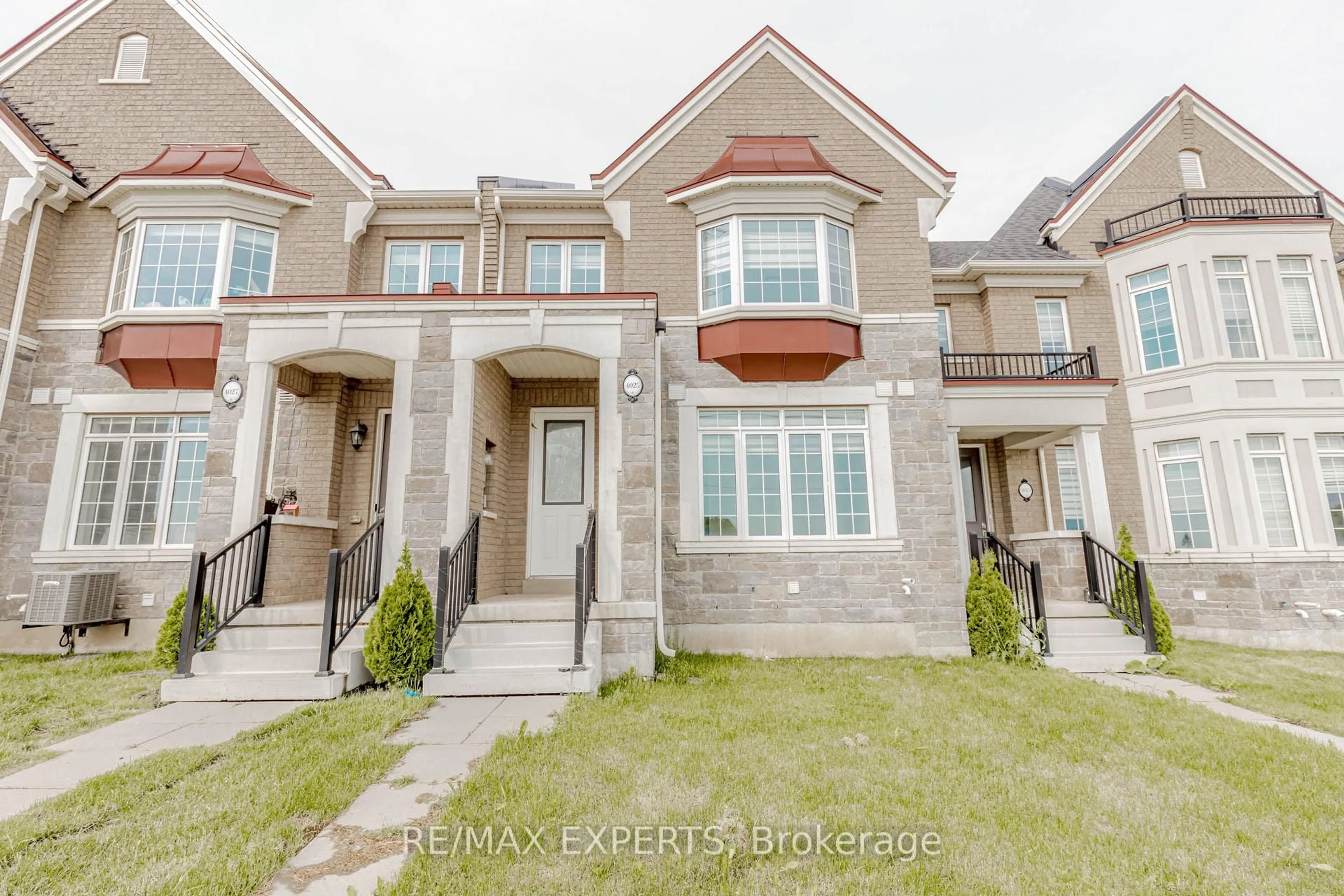 Home with brick exterior material, street for 4025 Sixth Line, Oakville Ontario L6H 3P8