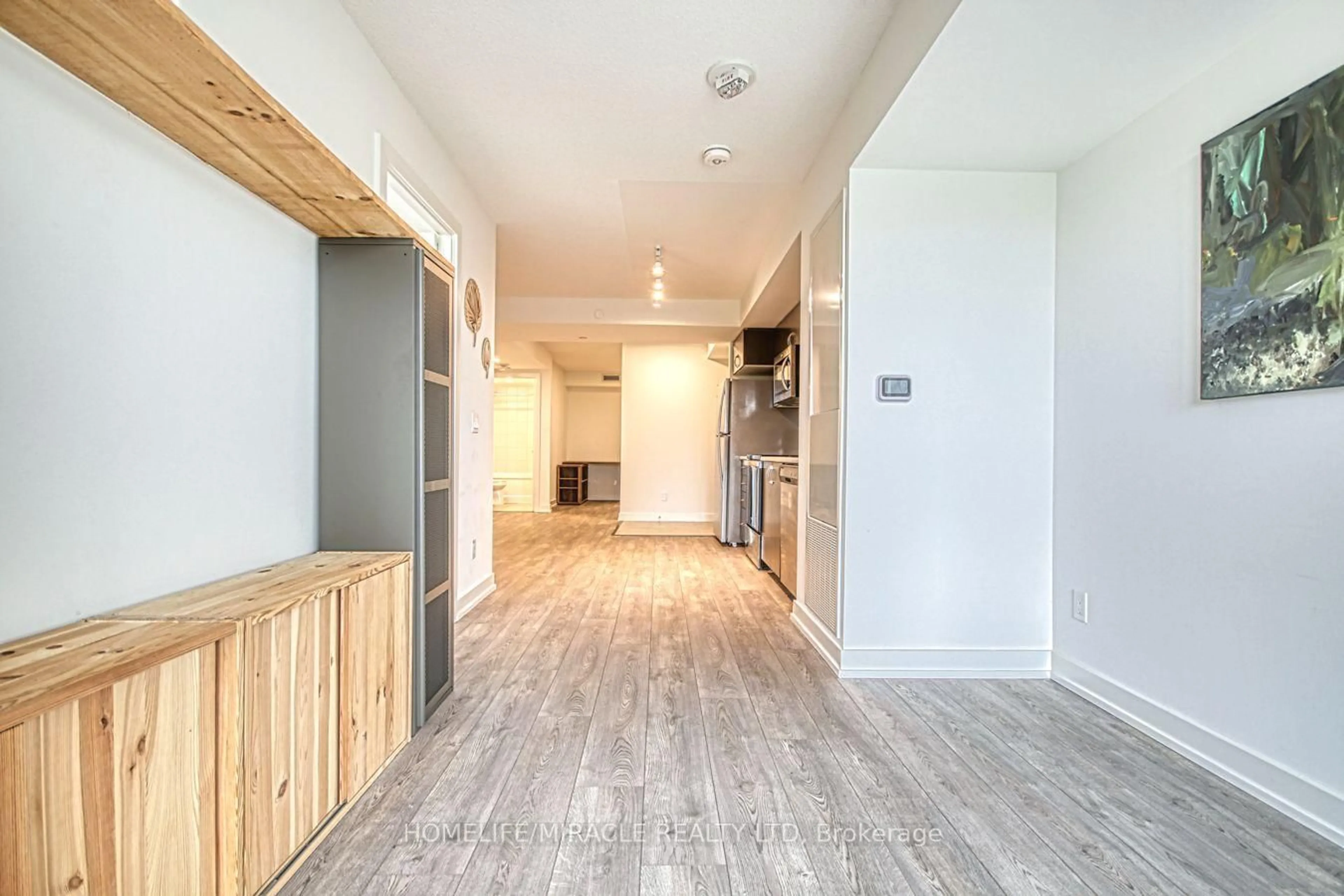 Indoor entryway for 10 Wilby Cres #402, Toronto Ontario M9N 1E6