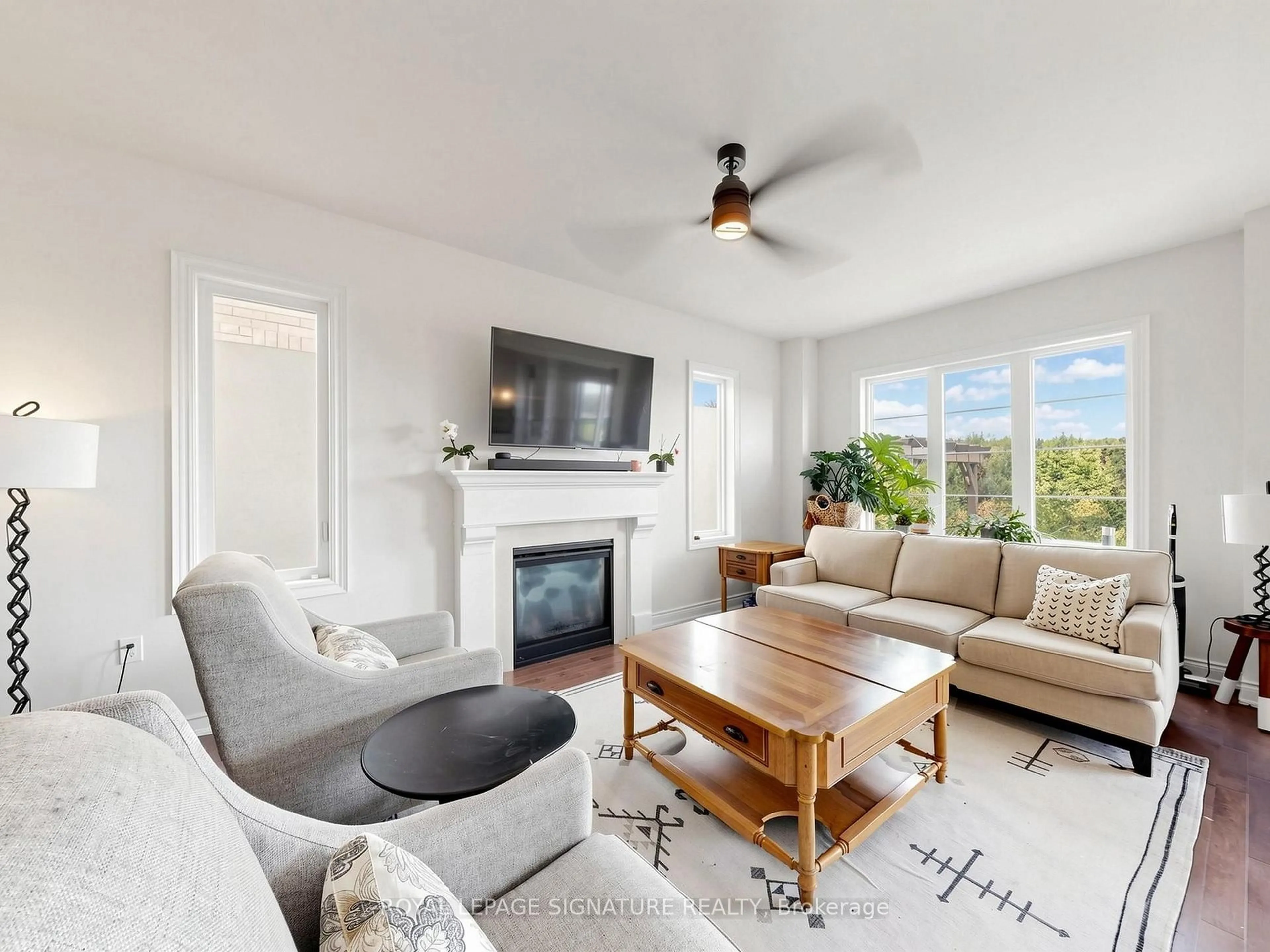Living room with furniture, unknown for 47 Dotchson Ave, Caledon Ontario L7C 4G6