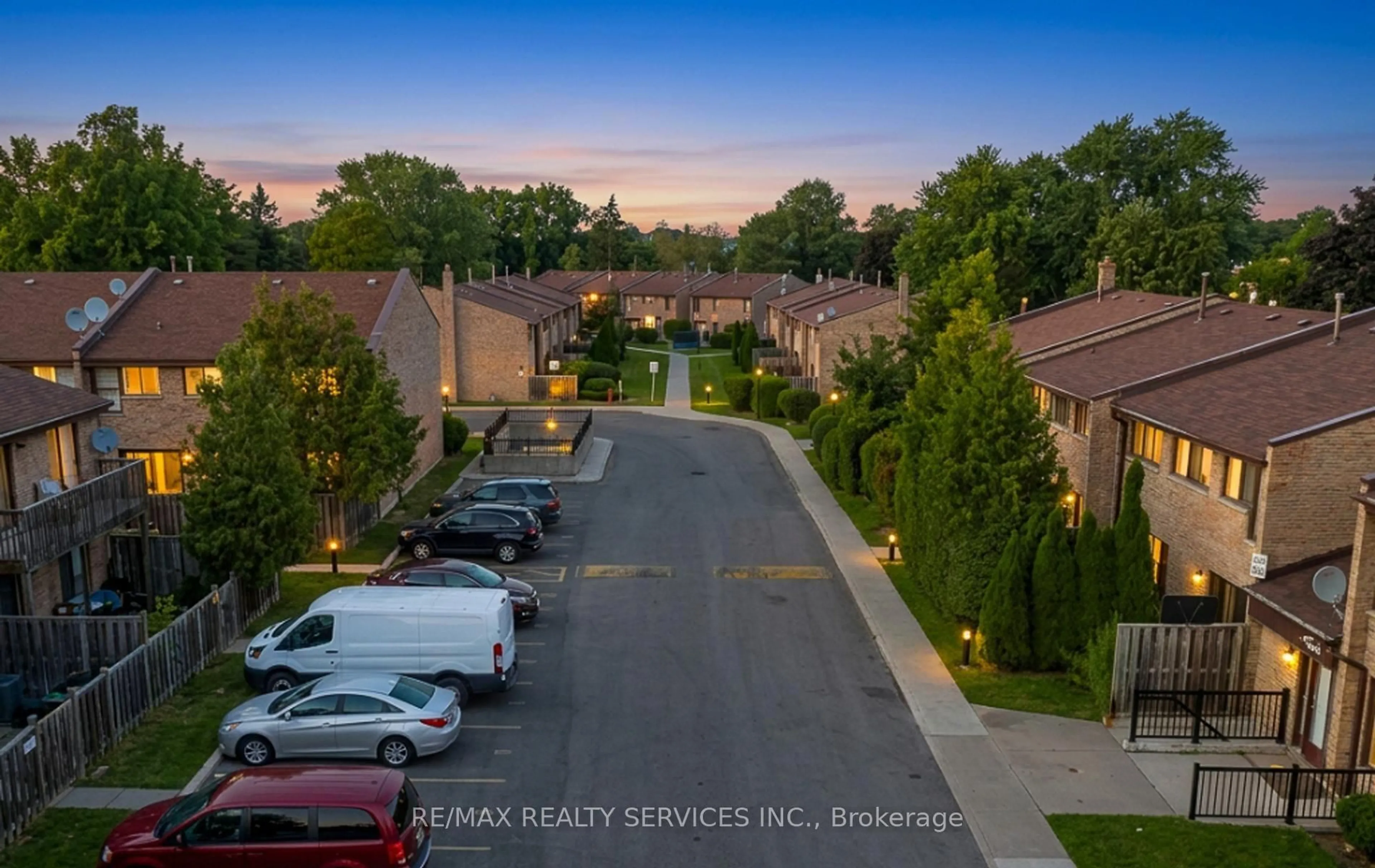 A pic from outside/outdoor area/front of a property/back of a property/a pic from drone, street for 2605 Woodchester Dr #50, Mississauga Ontario L5K 2E3