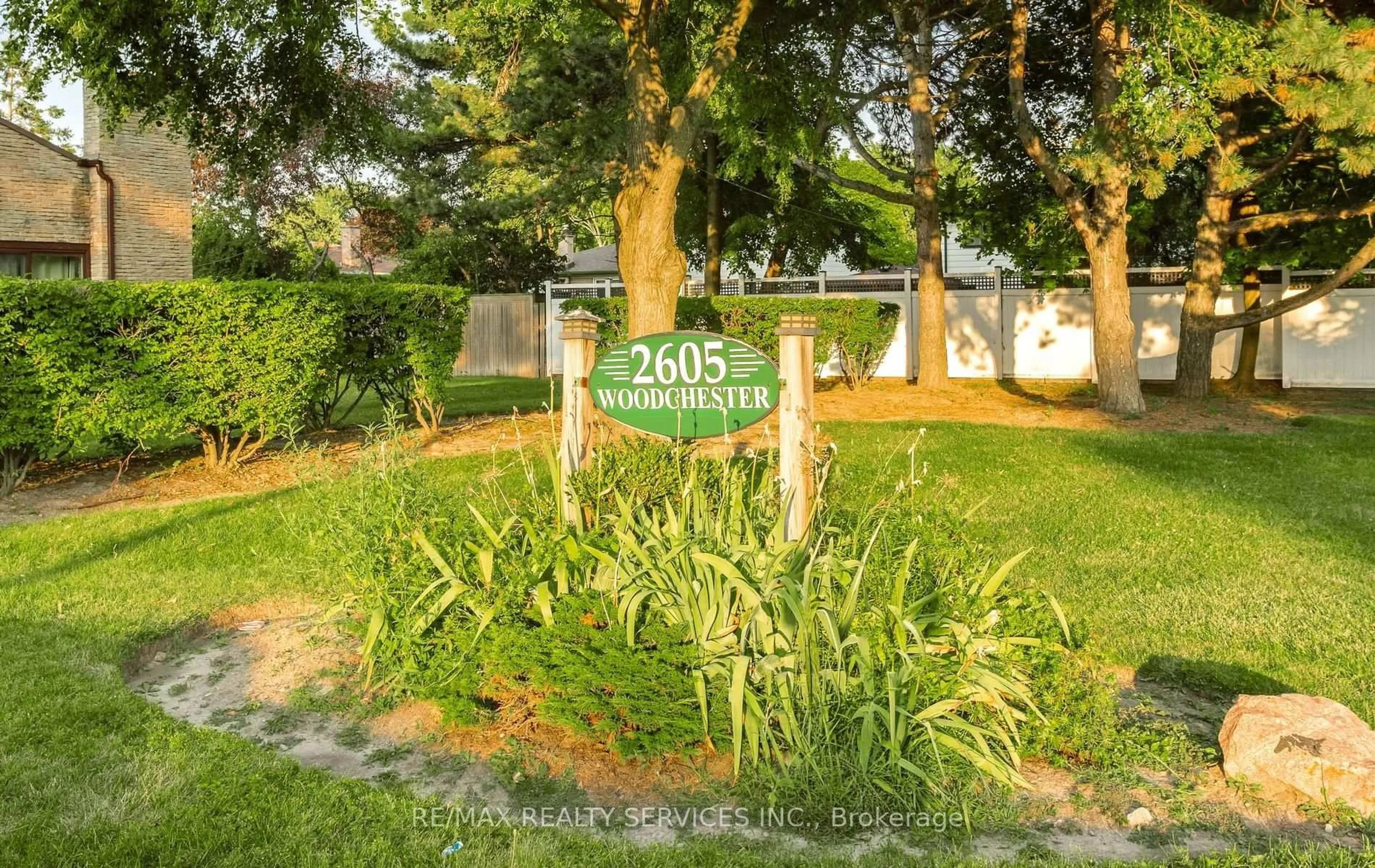 Patio, street for 2605 Woodchester Dr #50, Mississauga Ontario L5K 2E3