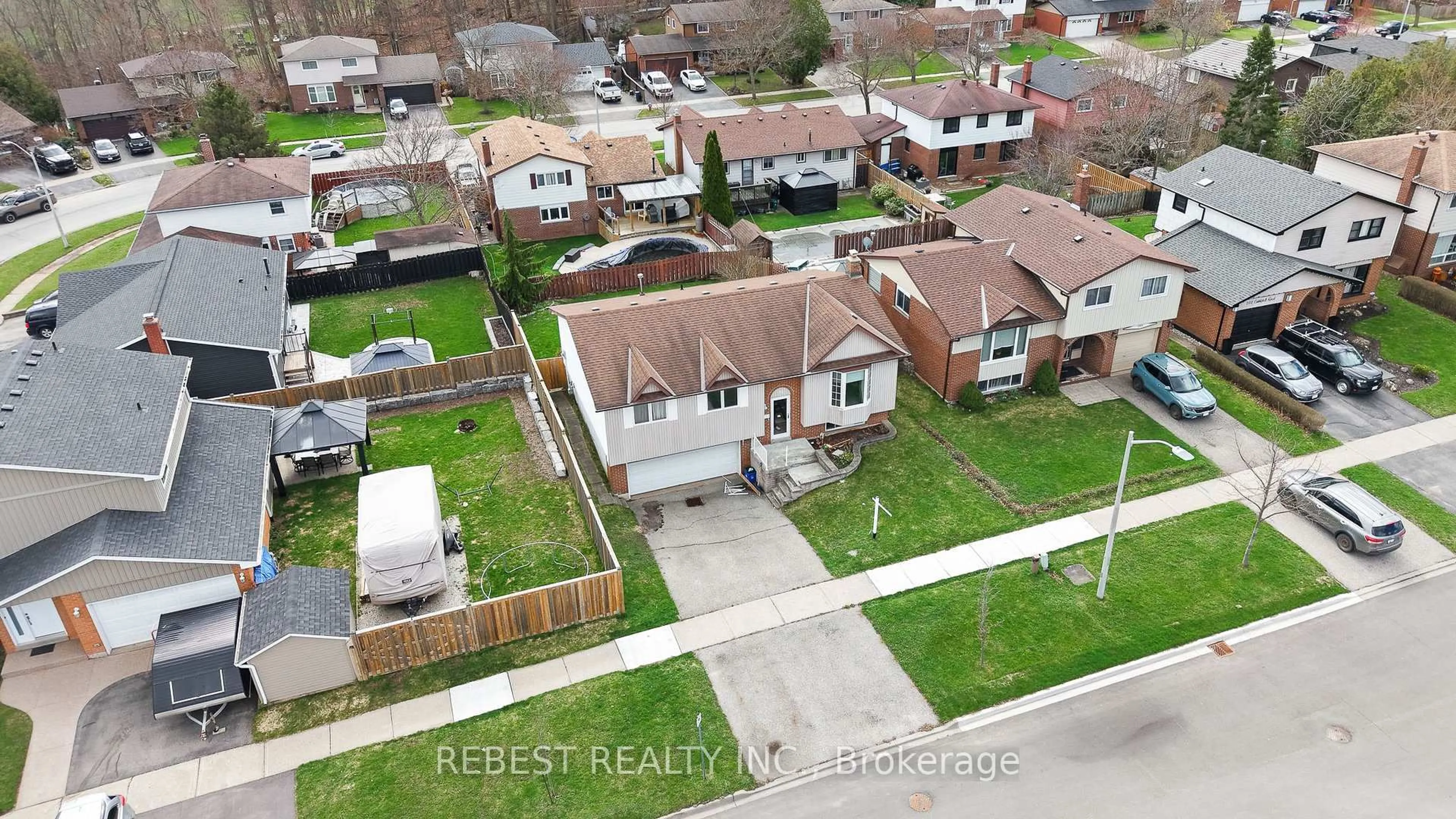A pic from outside/outdoor area/front of a property/back of a property/a pic from drone, street for 98 Cobblehill Rd, Halton Hills Ontario L7J 1P3