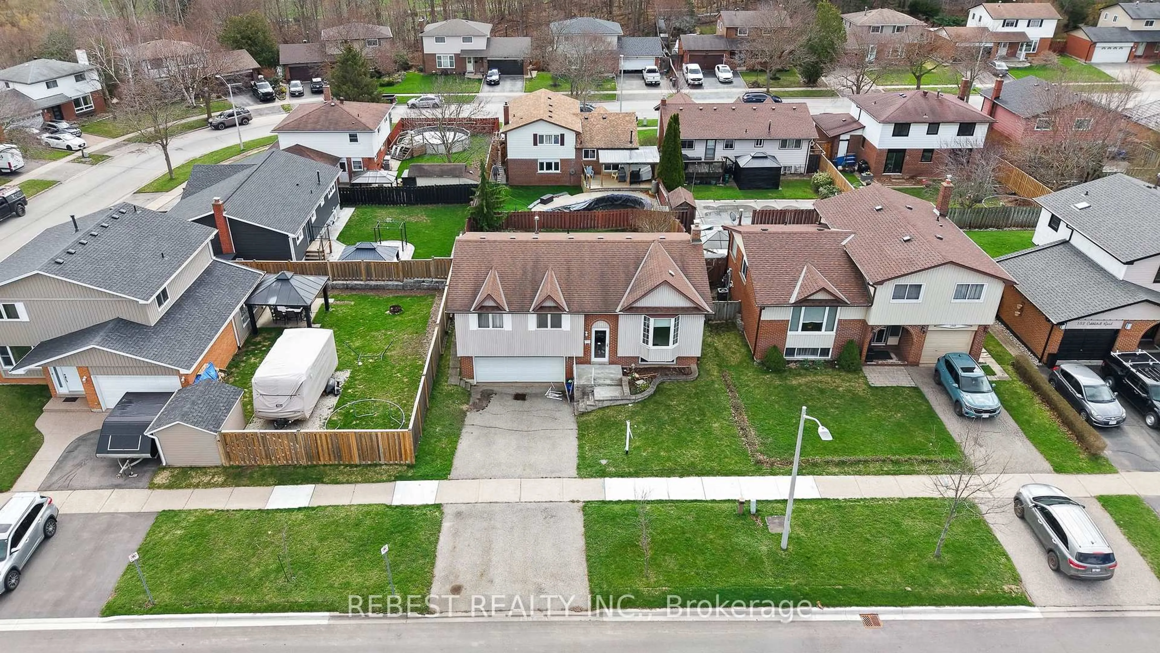 A pic from outside/outdoor area/front of a property/back of a property/a pic from drone, street for 98 Cobblehill Rd, Halton Hills Ontario L7J 1P3