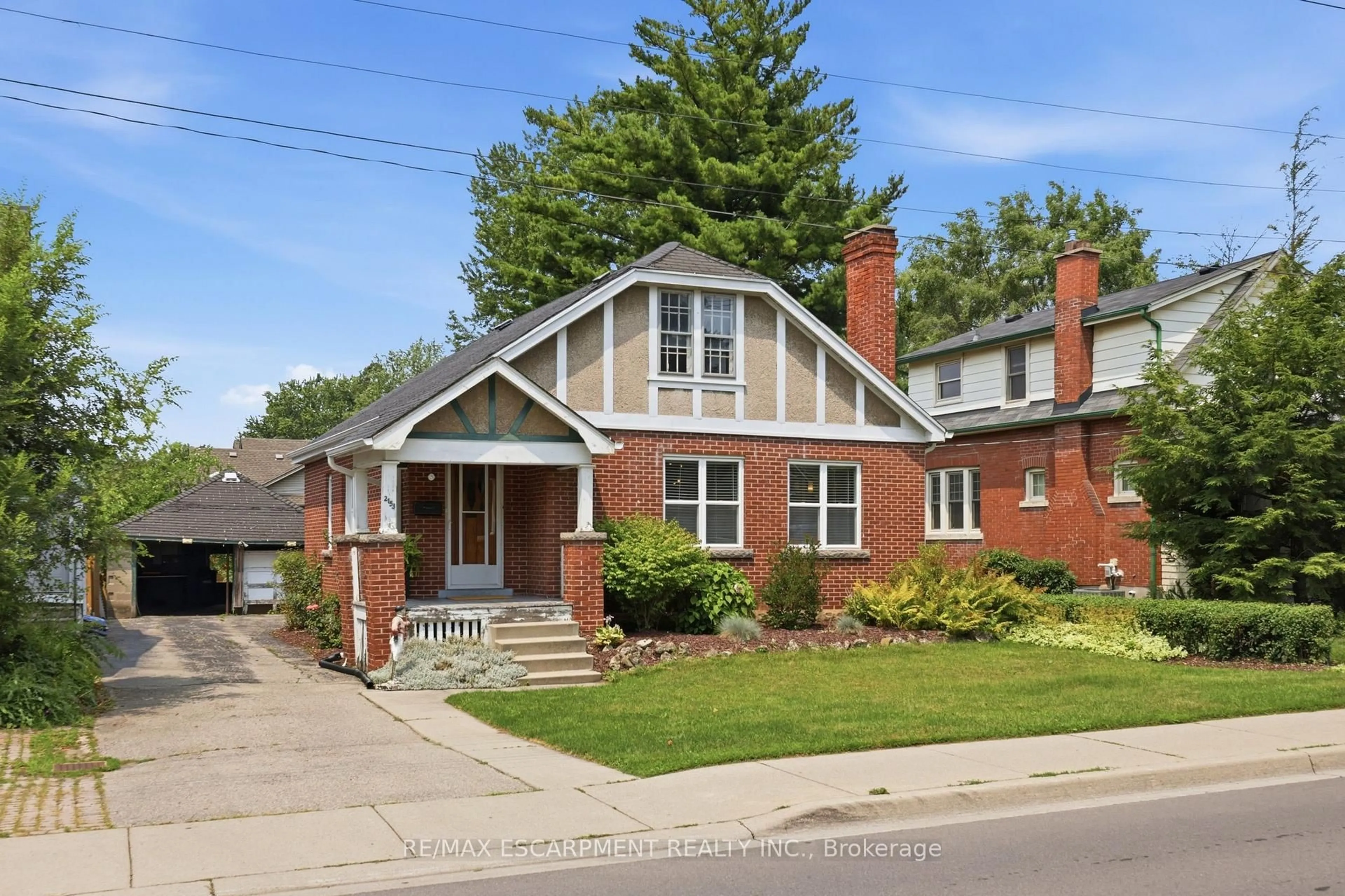 Home with brick exterior material, street for 2153 CAROLINE St, Burlington Ontario L7R 1L7