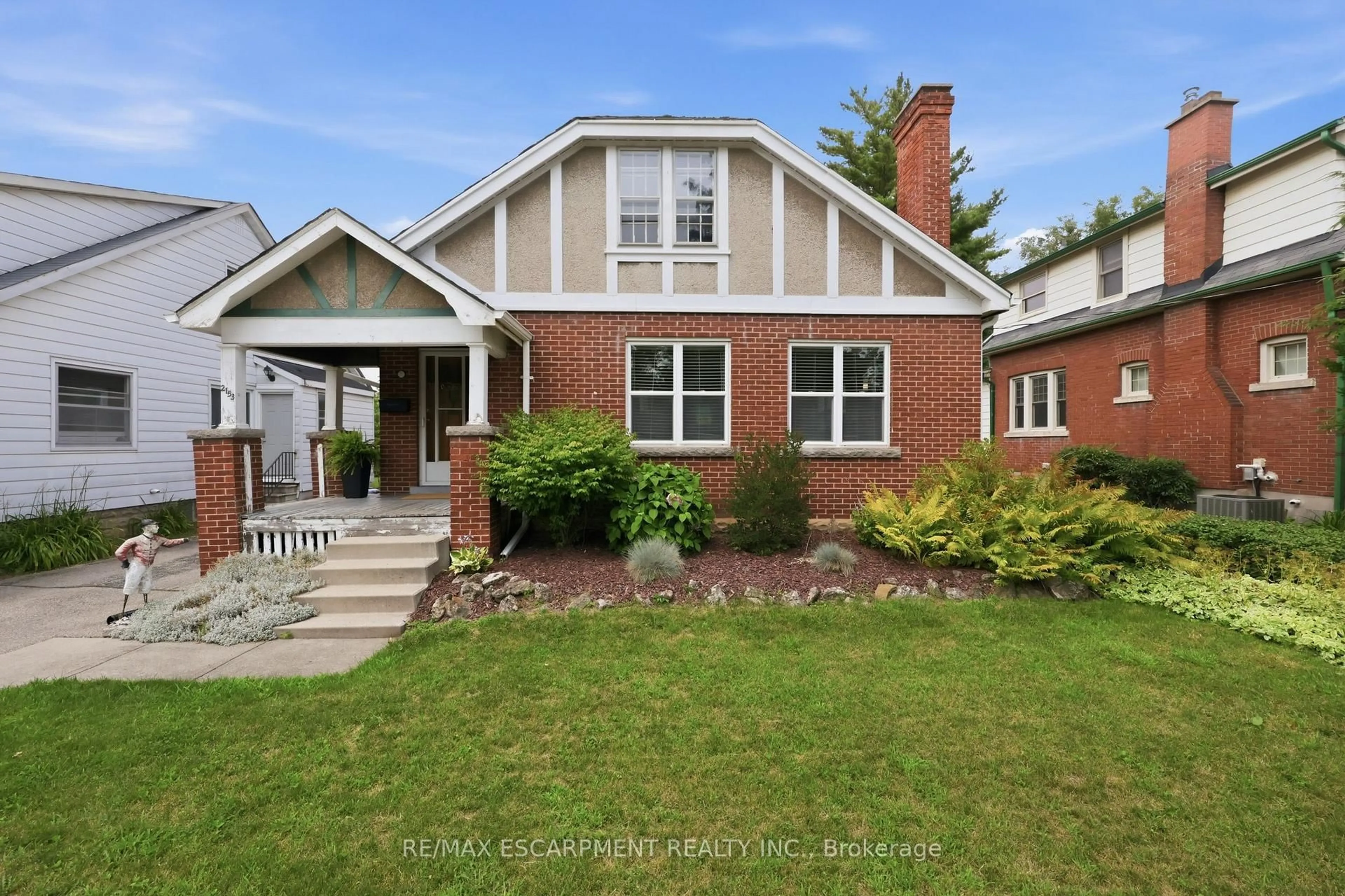 Home with brick exterior material, street for 2153 CAROLINE St, Burlington Ontario L7R 1L7