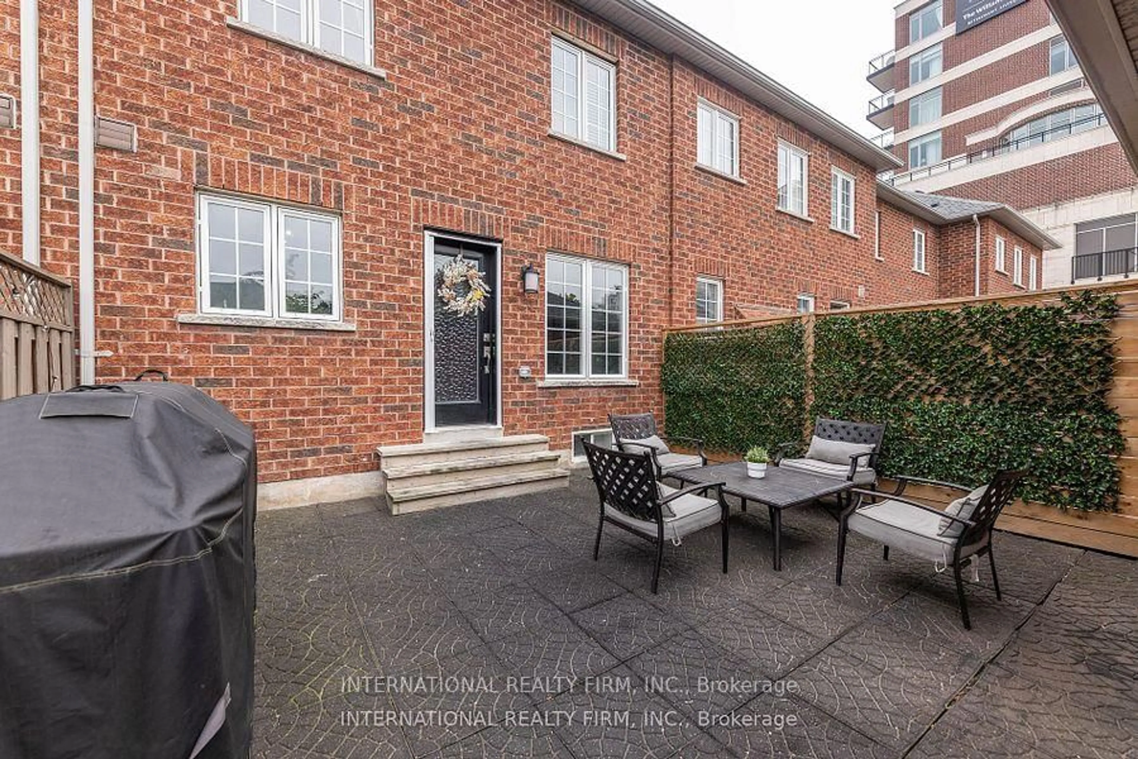 A pic from outside/outdoor area/front of a property/back of a property/a pic from drone, street for 1855 Appleby Line, Burlington Ontario L7L 7M1