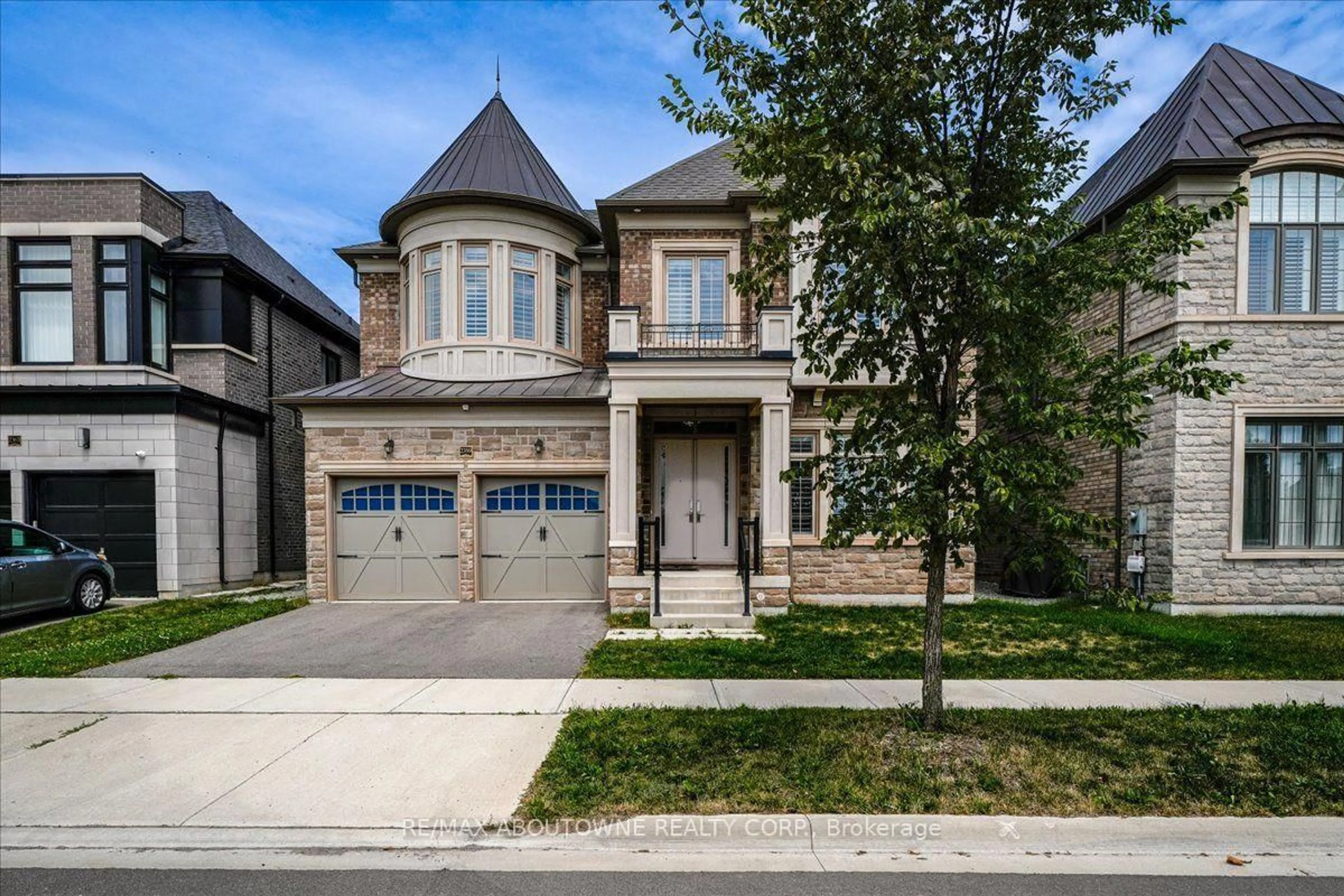 Home with brick exterior material, street for 2359 Saw Whet Blvd, Oakville Ontario L6M 5M8