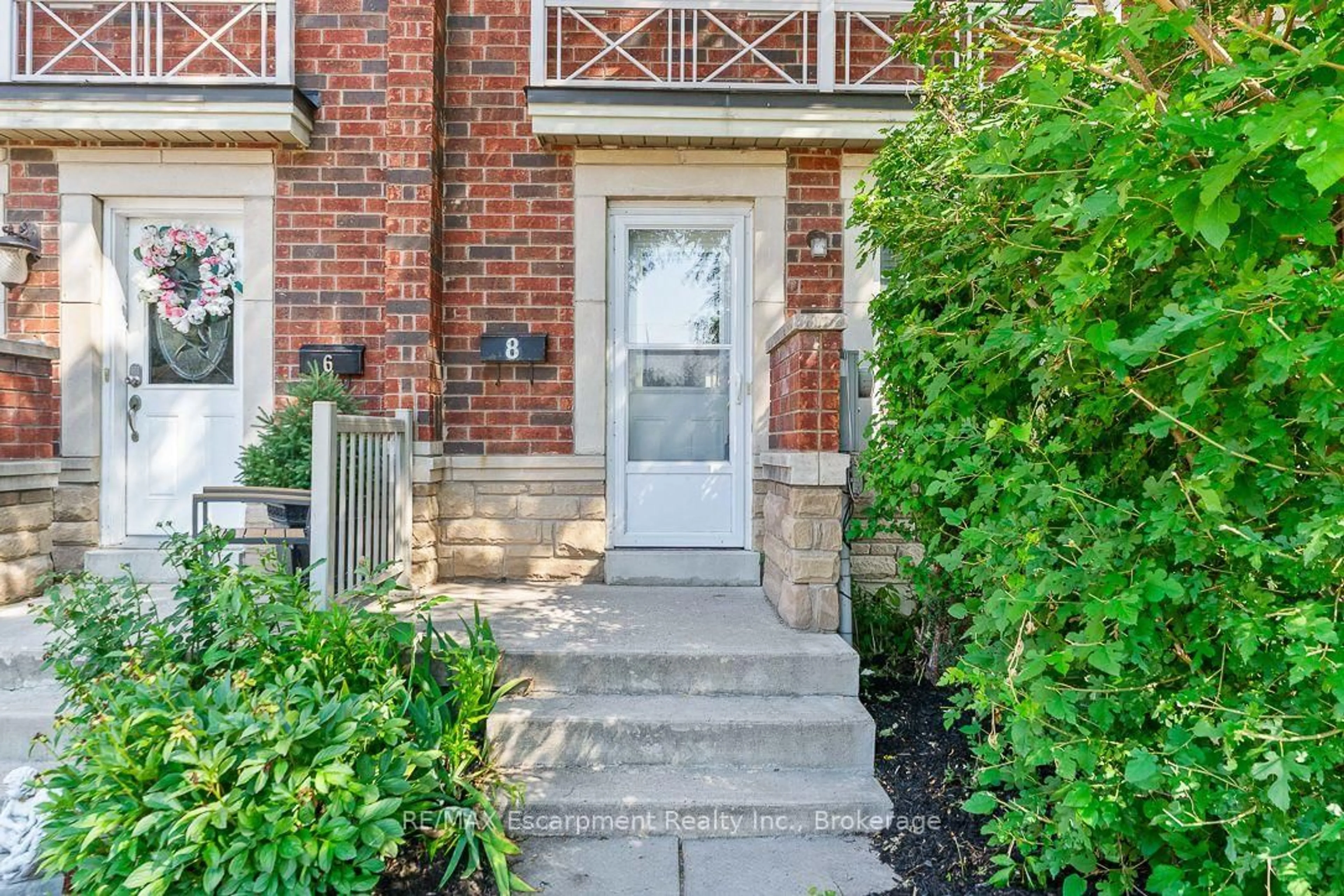 Unknown for 8 JIM BAIRD Mews, Toronto Ontario M3L 0C6