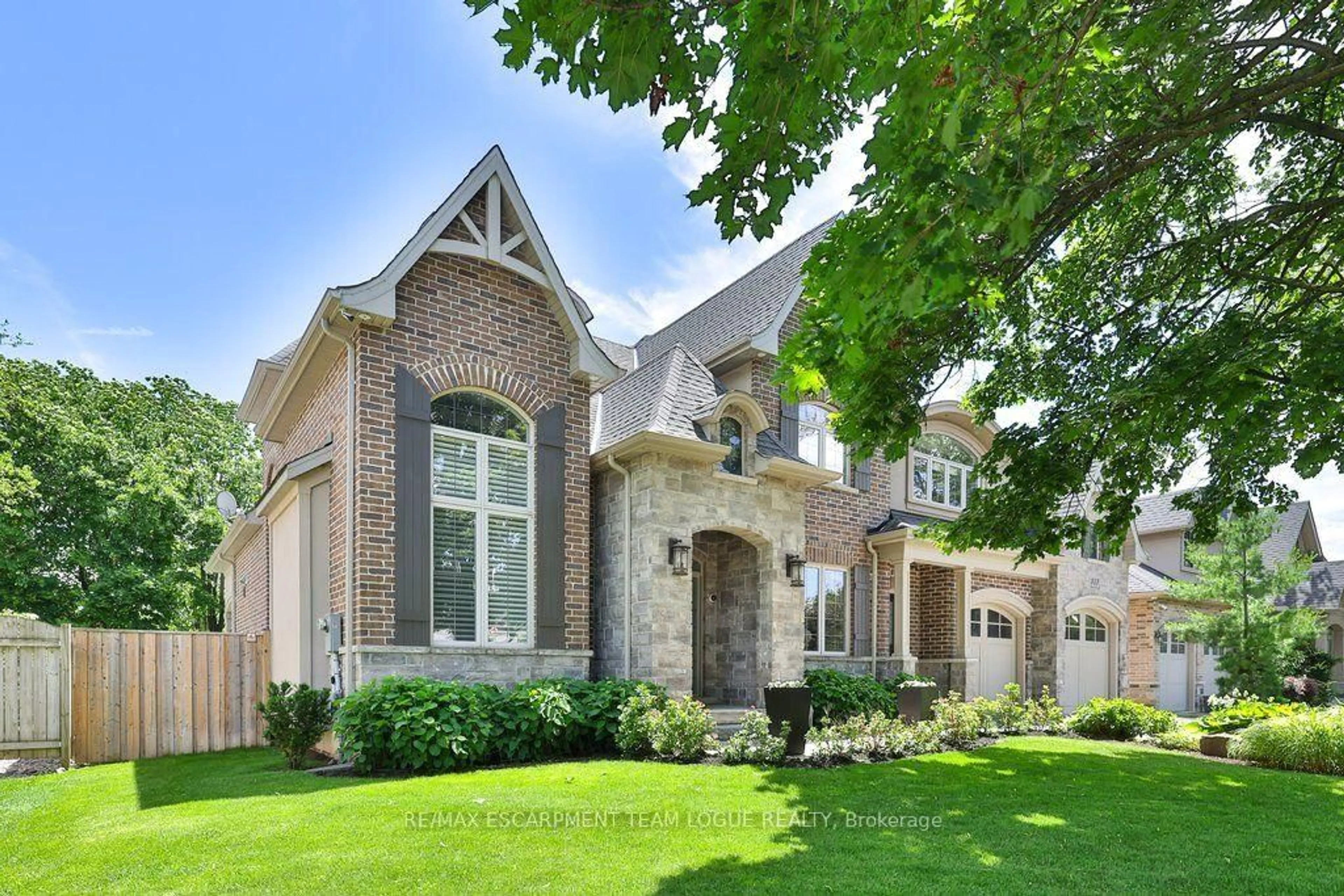 Home with brick exterior material, street for 888 Park Ave, Burlington Ontario L7T 1N6