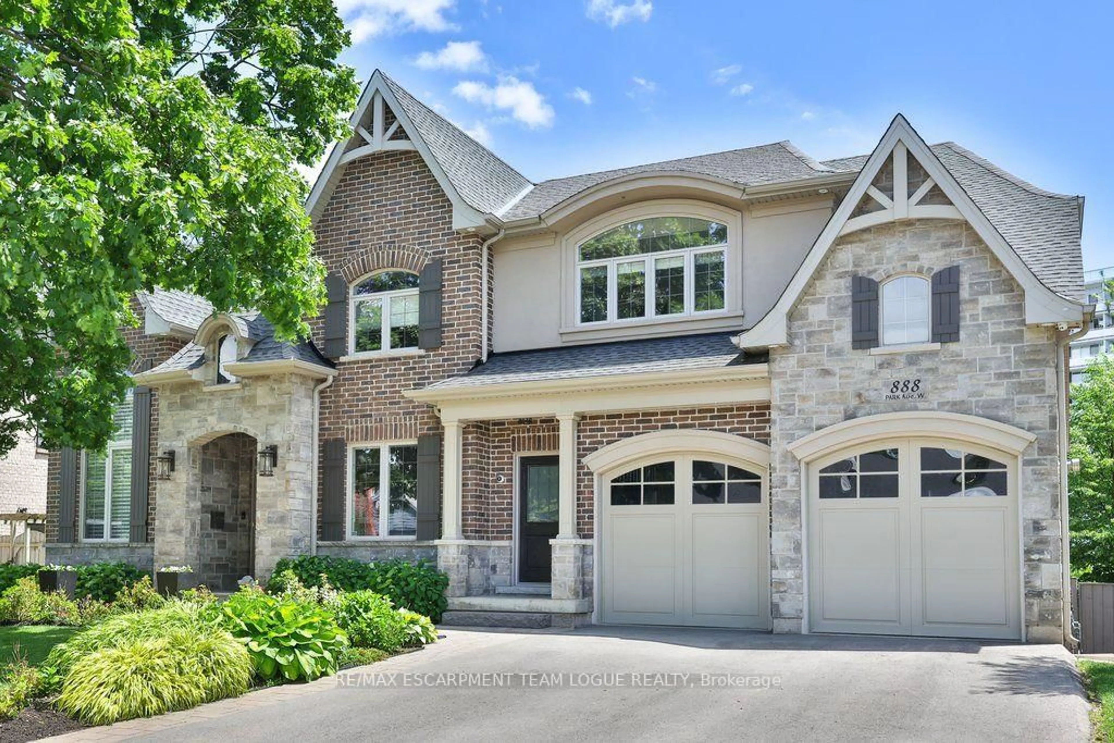 Home with brick exterior material, street for 888 Park Ave, Burlington Ontario L7T 1N6