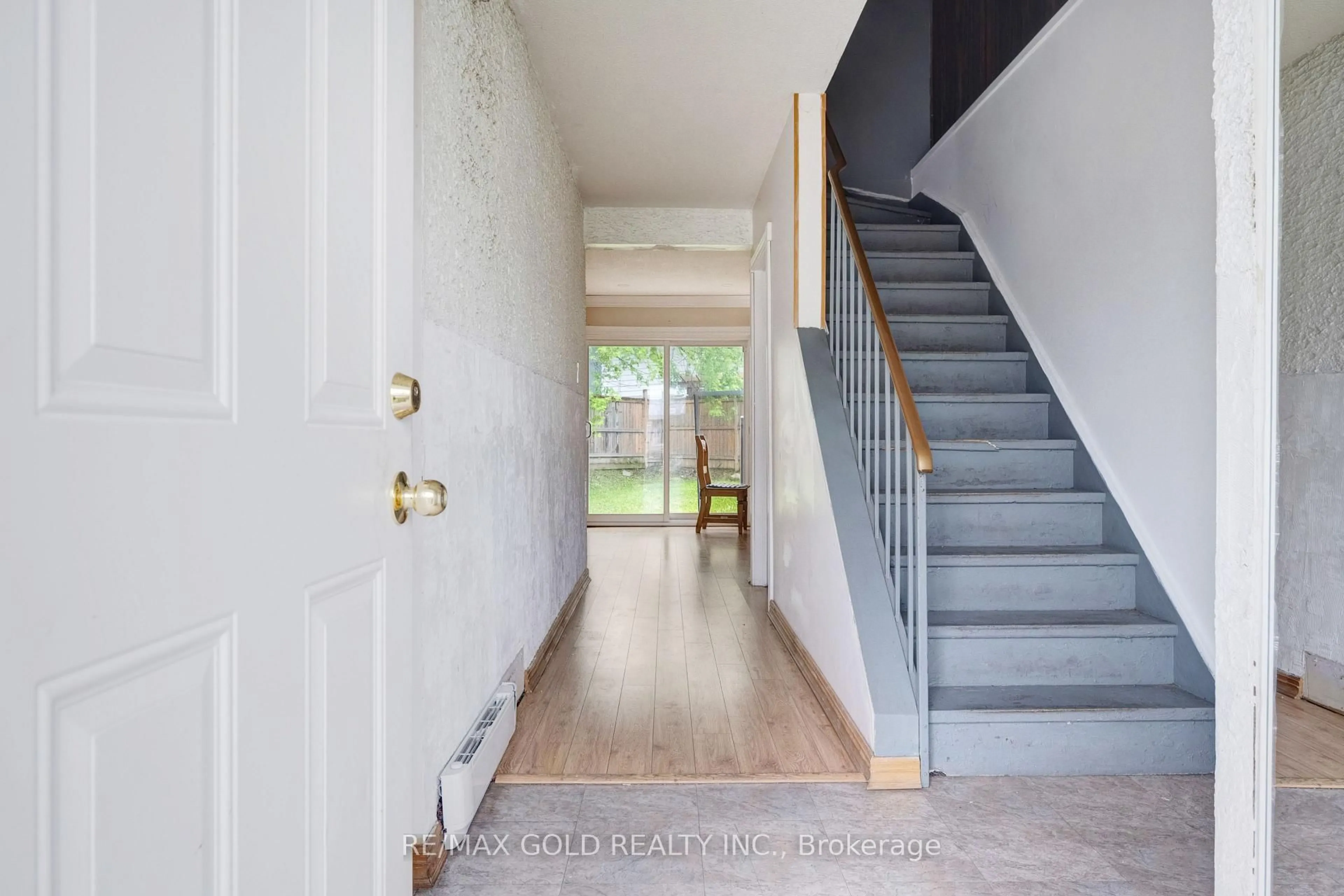 Indoor foyer for 9 Havenbrook Crt, Brampton Ontario L6S 2B4