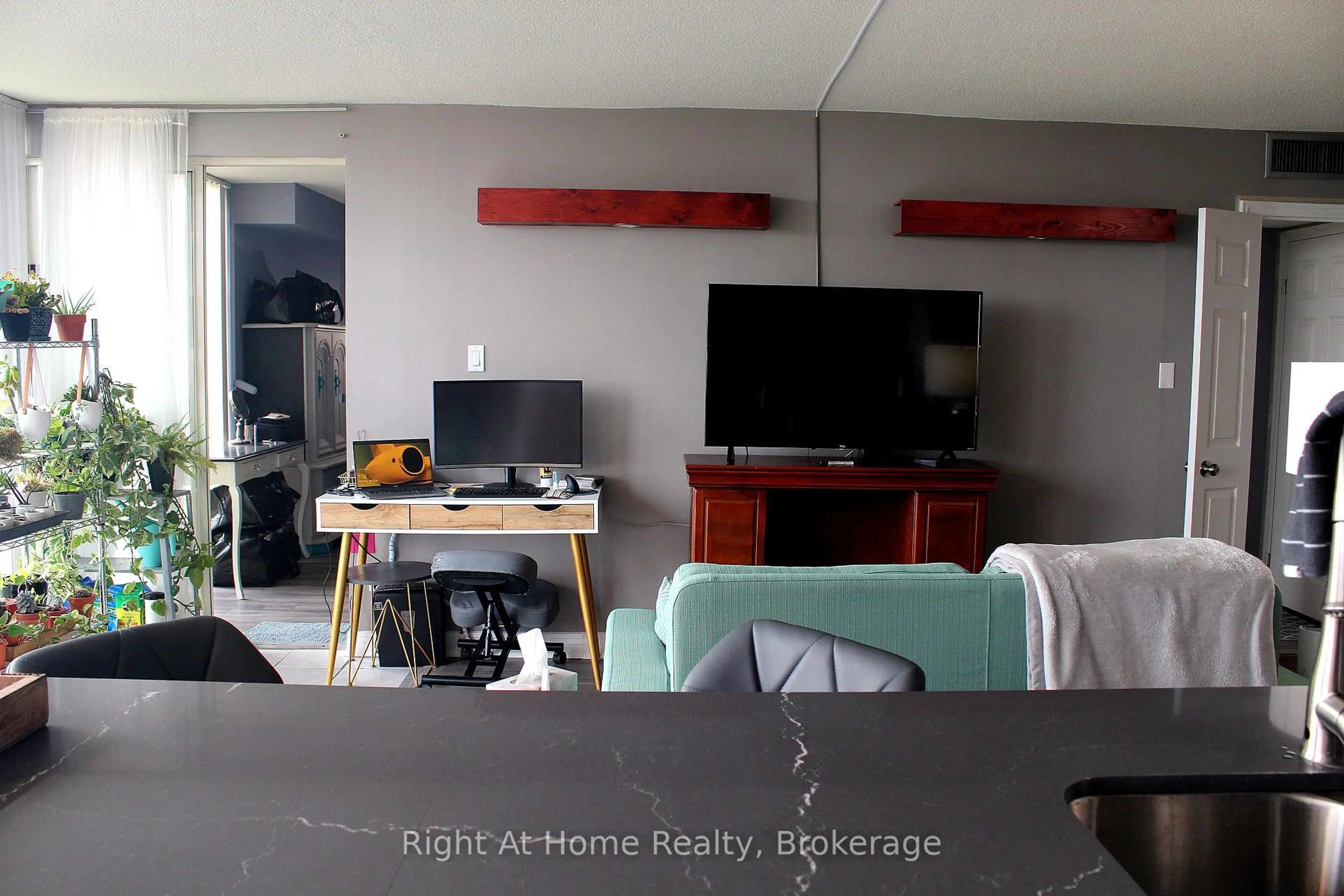 A pic of a room for 1360 Rathburn Rd #1509, Mississauga Ontario L4W 4H4