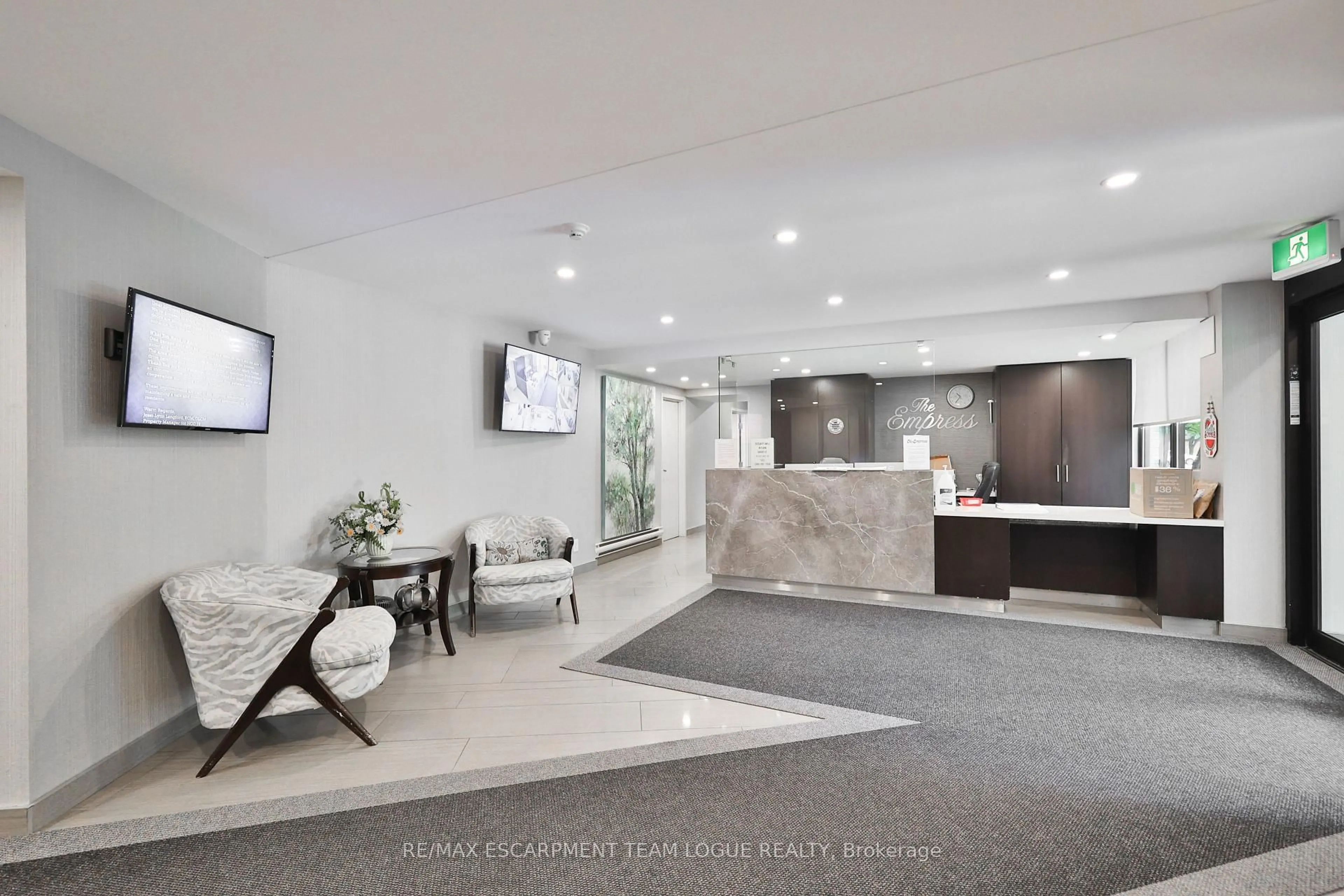 Lobby for 700 Dynes Rd #401, Burlington Ontario L7N 3M2