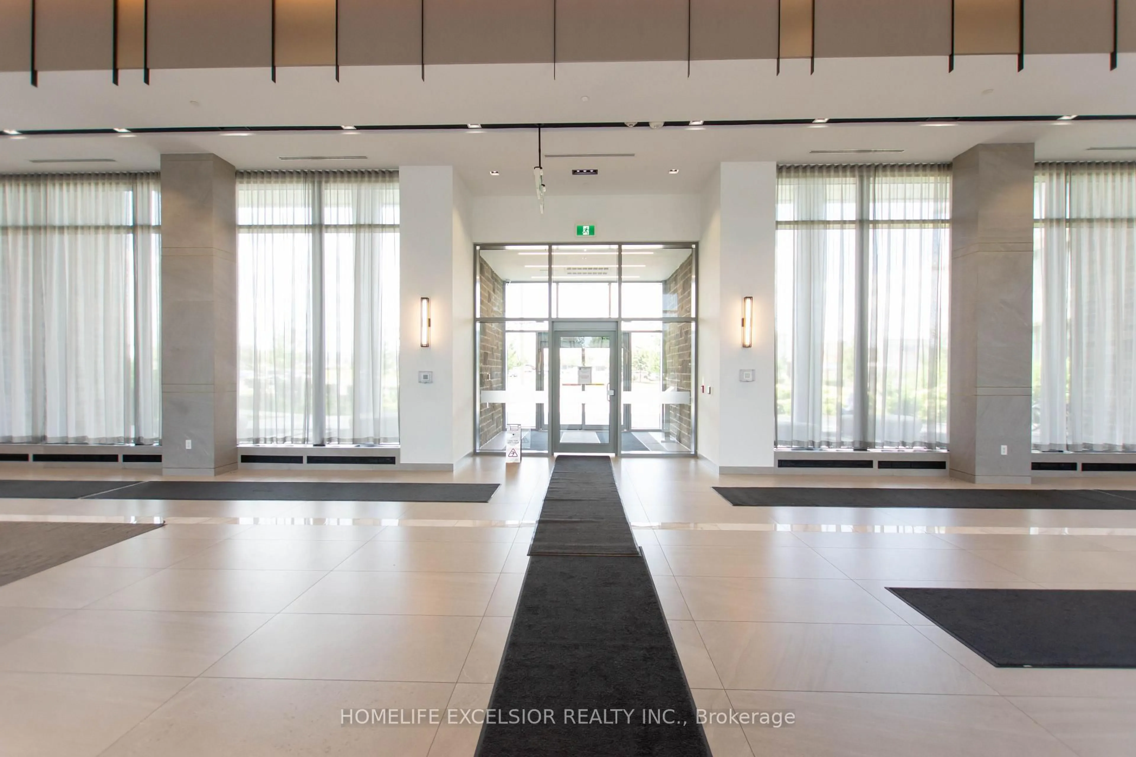 Indoor foyer for 4675 Metcalfe Ave #804, Mississauga Ontario L5M 0Z8