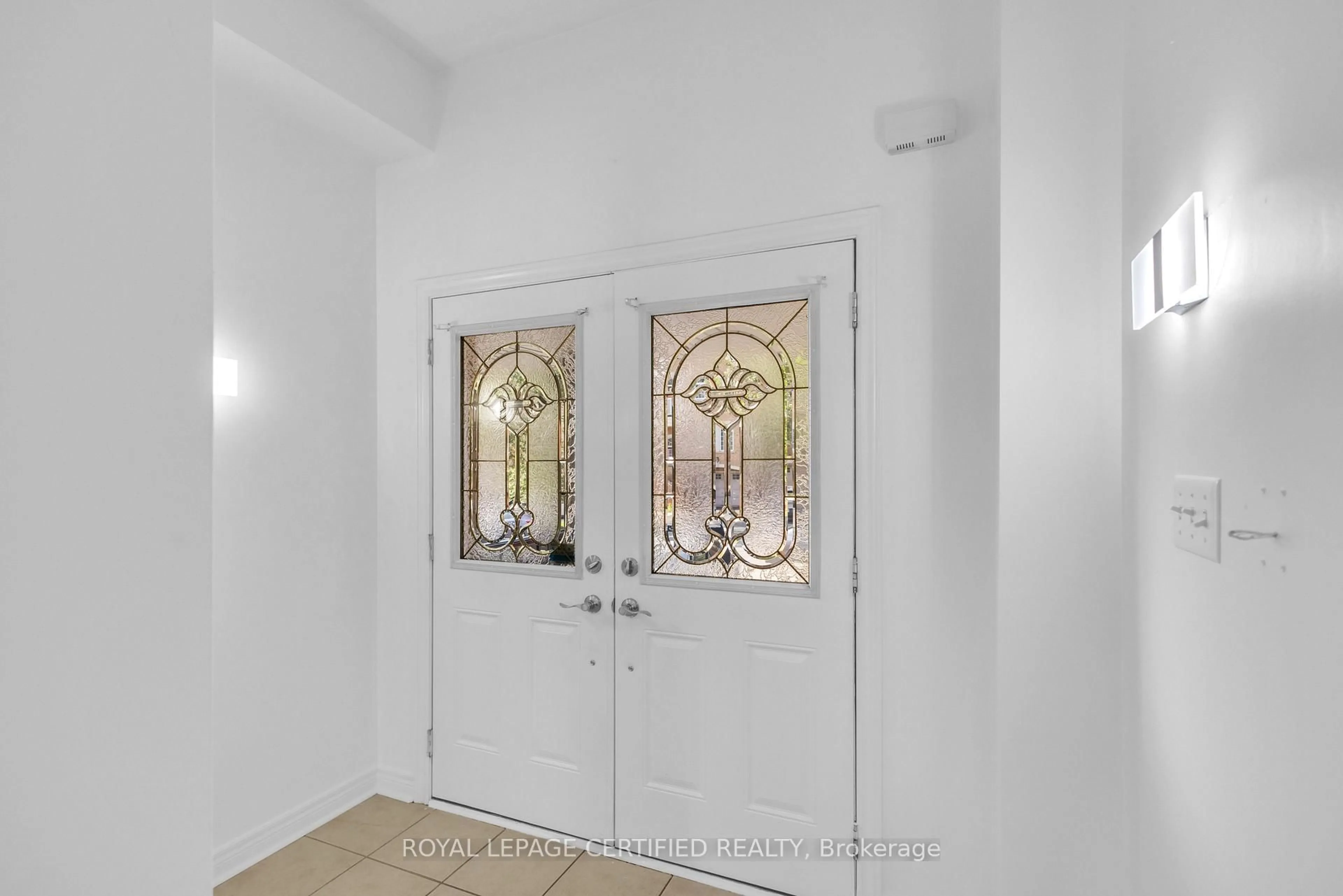 Indoor entryway for 56 Pefferlaw Circ, Brampton Ontario L6Y 0K1