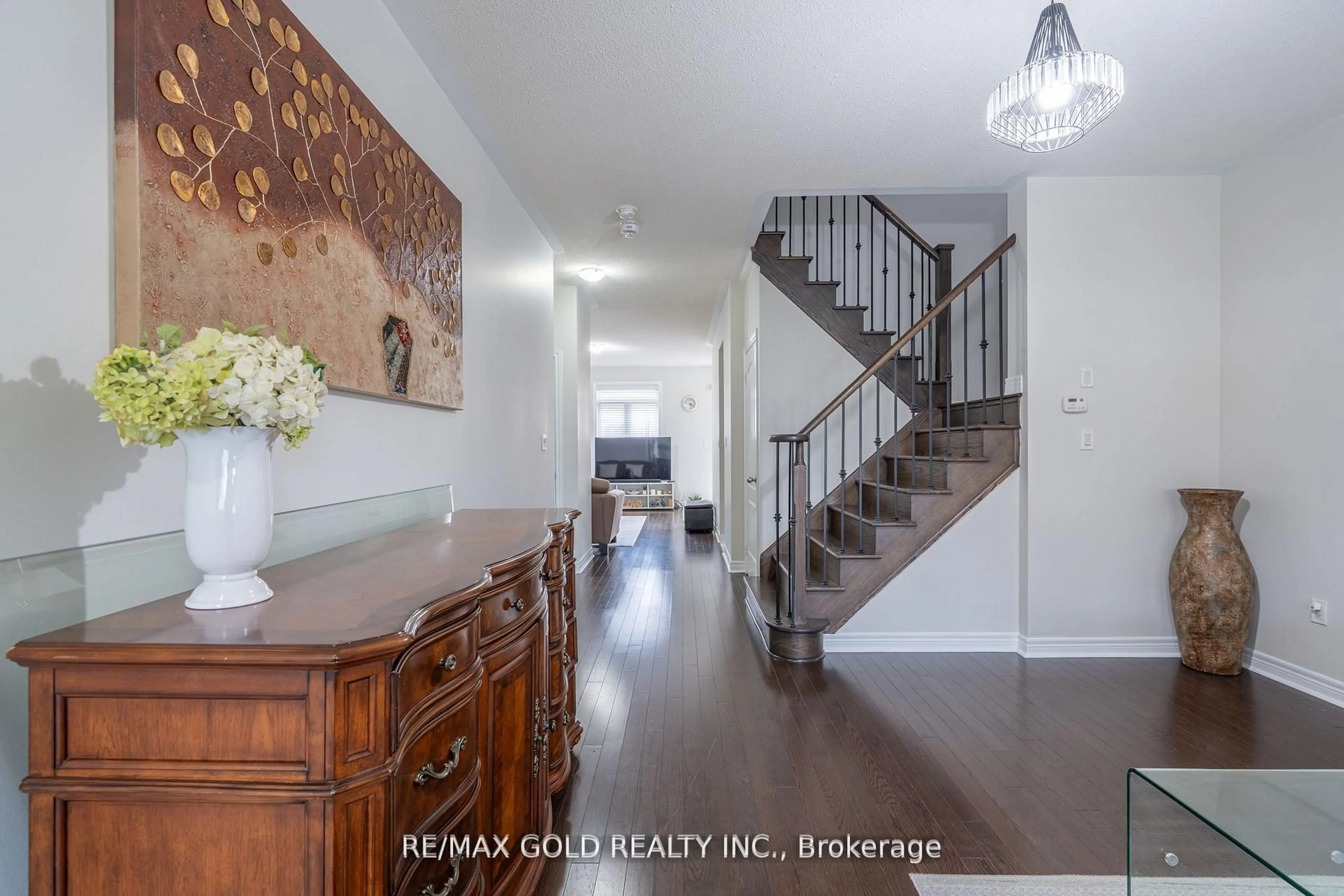 Indoor entryway for 65 Villadowns Tr, Brampton Ontario L6R 3Y8