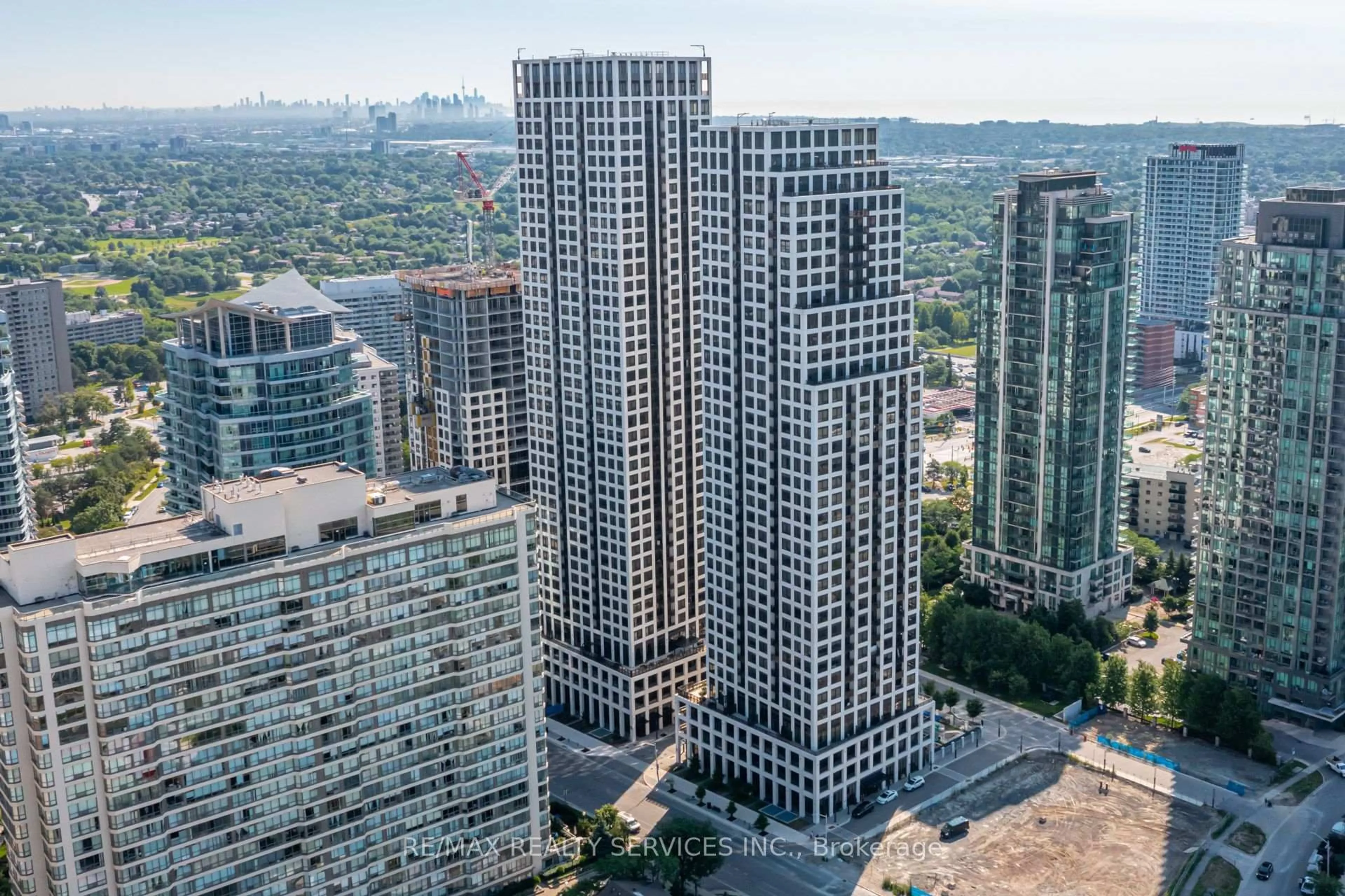 A pic from outside/outdoor area/front of a property/back of a property/a pic from drone, city buildings view from balcony for 36 Elm Dr #3507, Mississauga Ontario L5B 0N3