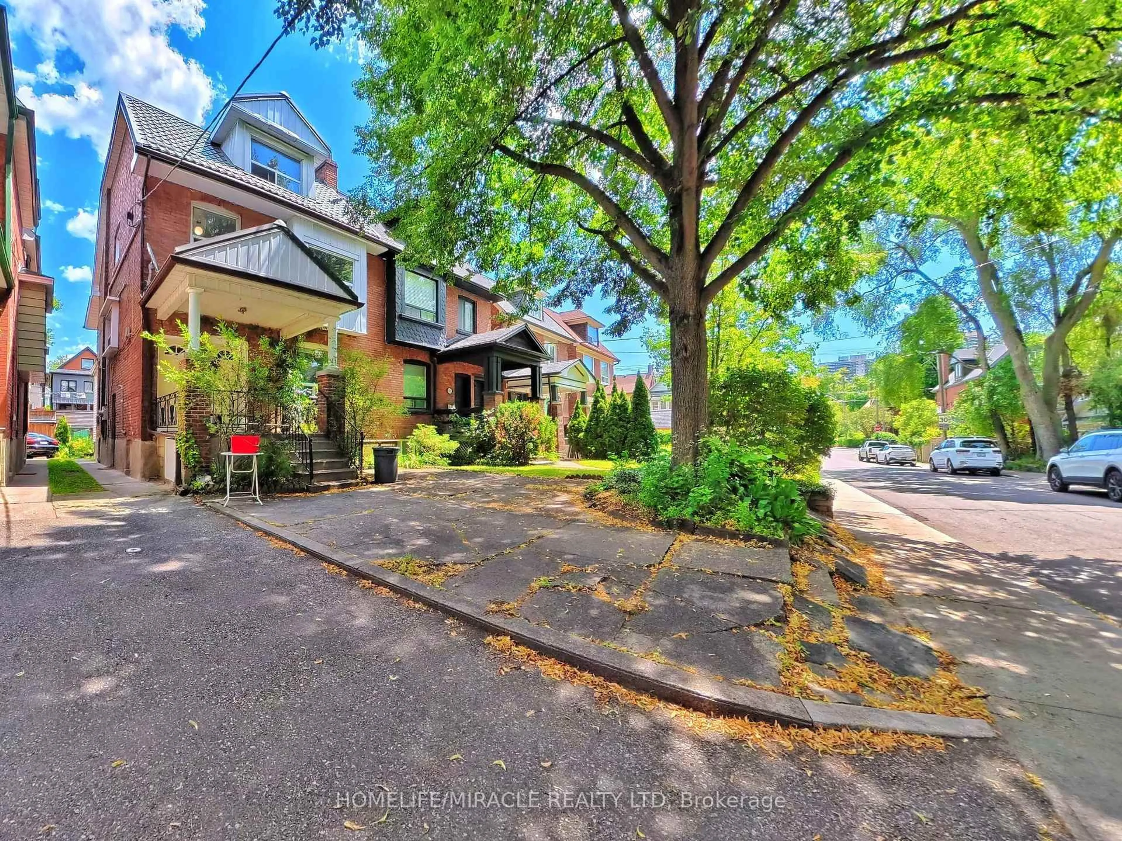 Unknown for 121 Medland St, Toronto Ontario M6P 2N4