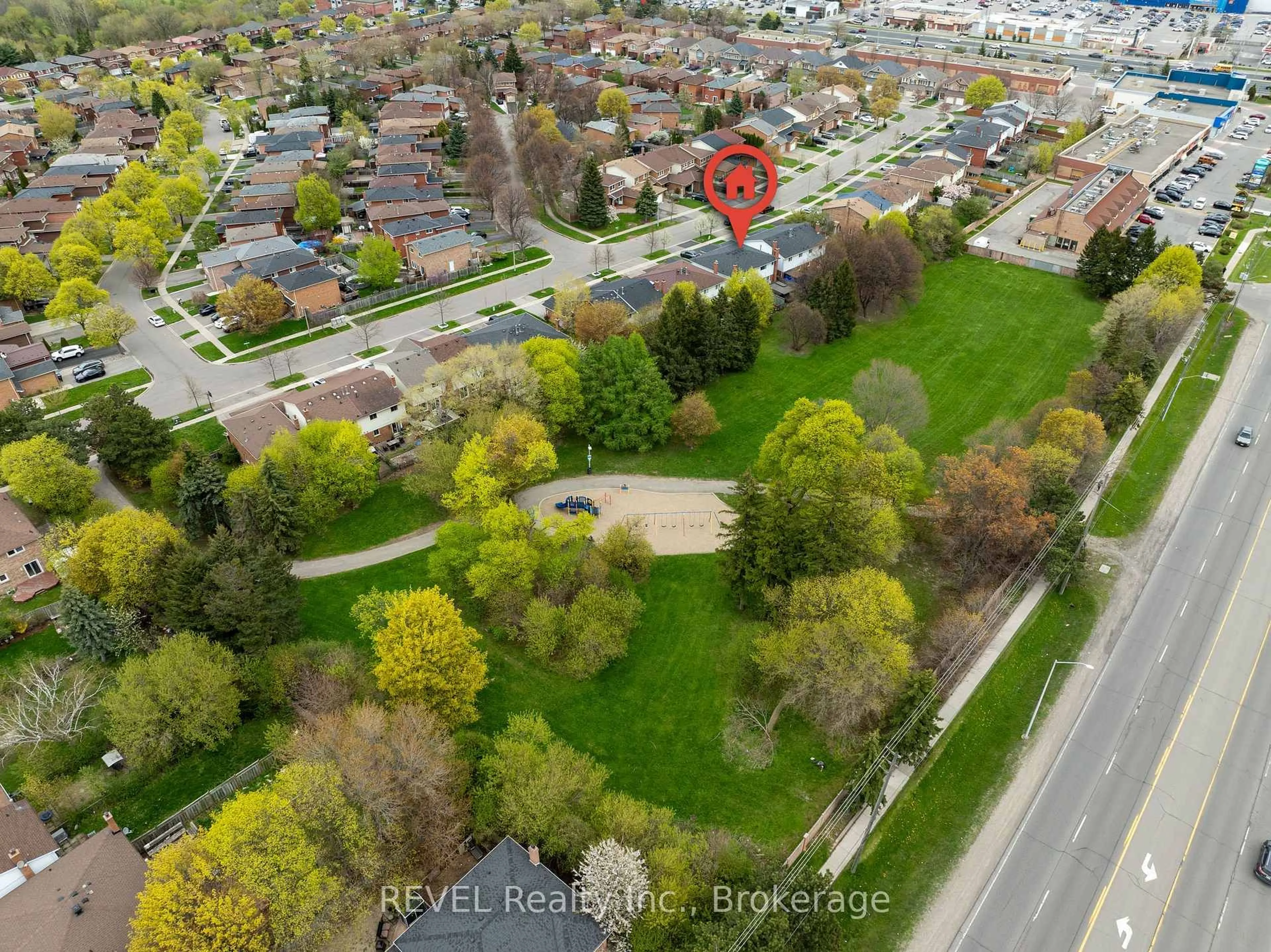 A pic from outside/outdoor area/front of a property/back of a property/a pic from drone, street for 80 Dumfries Ave, Brampton Ontario L6Z 2X8