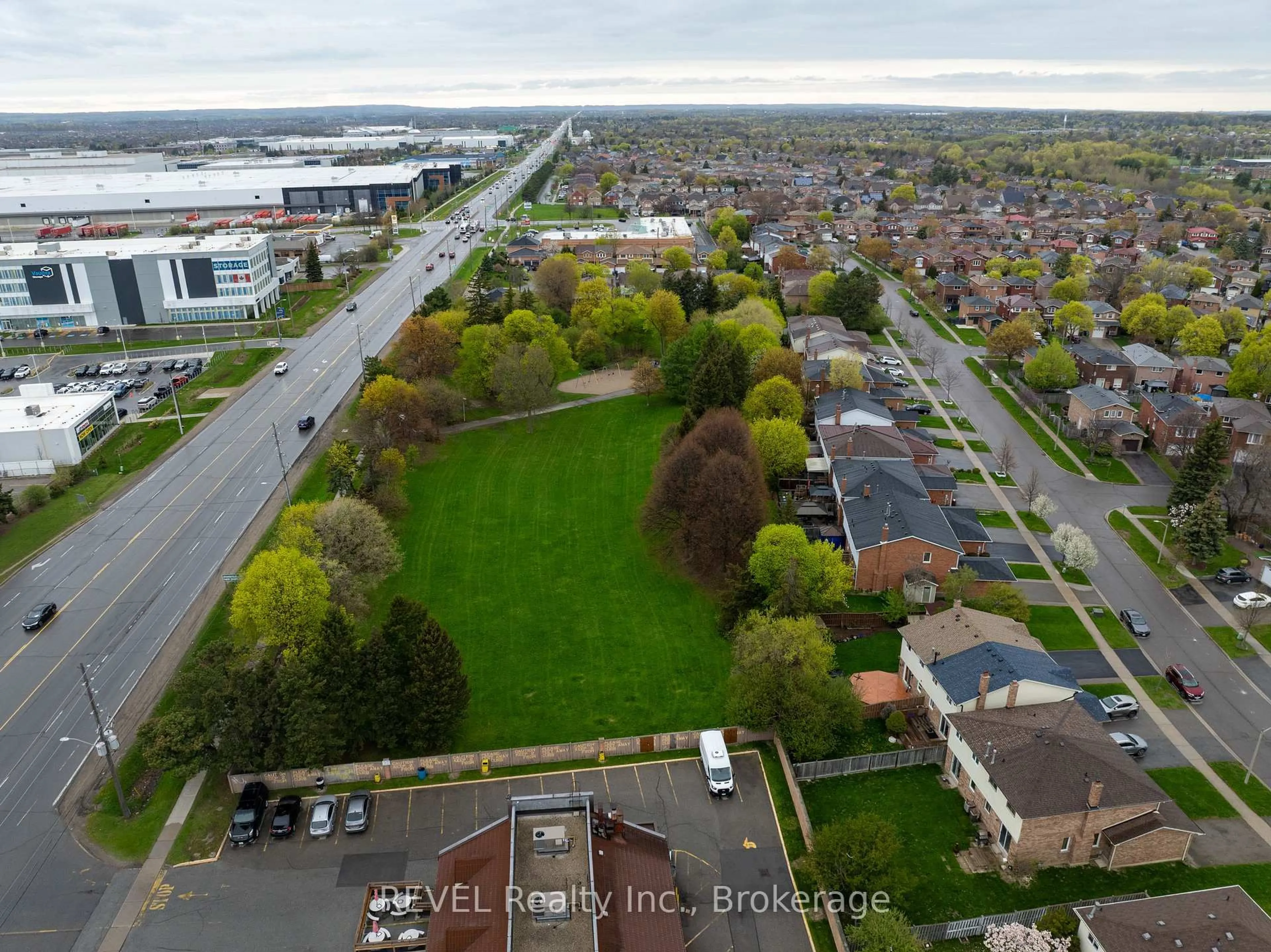 A pic from outside/outdoor area/front of a property/back of a property/a pic from drone, street for 80 Dumfries Ave, Brampton Ontario L6Z 2X8
