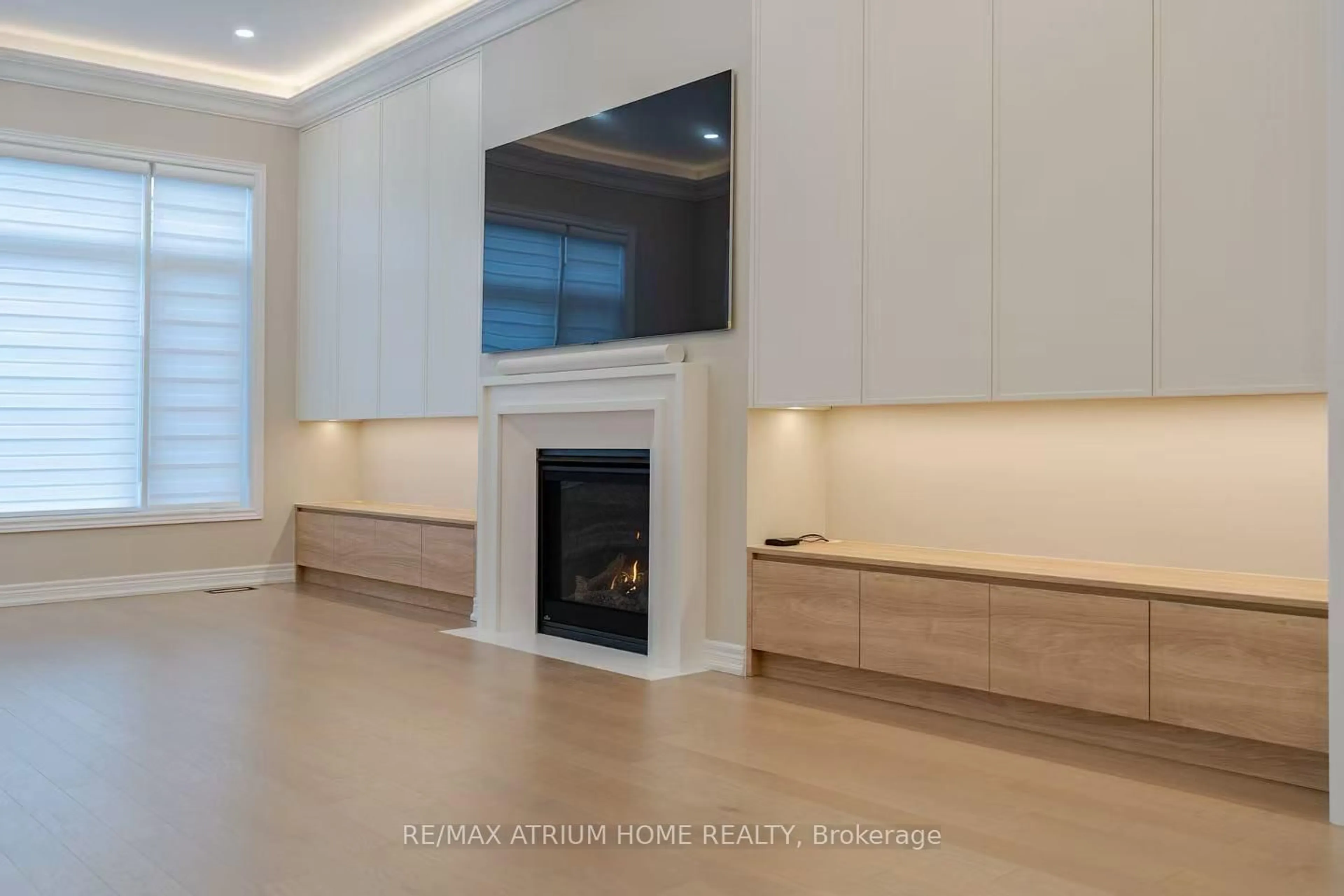 Home theater for 75 Carnegie Dr, Oakville Ontario L6H 7C5