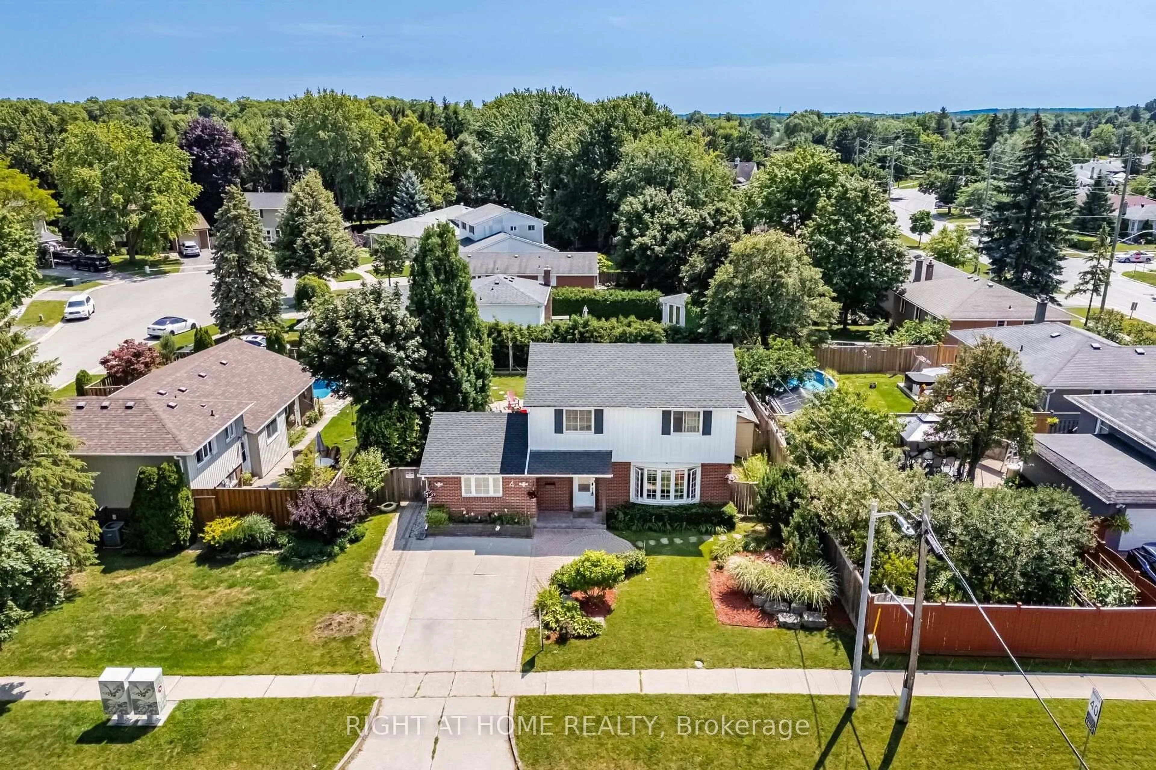 A pic from outside/outdoor area/front of a property/back of a property/a pic from drone, street for 4 Rosefield Dr, Halton Hills Ontario L7G 4R1