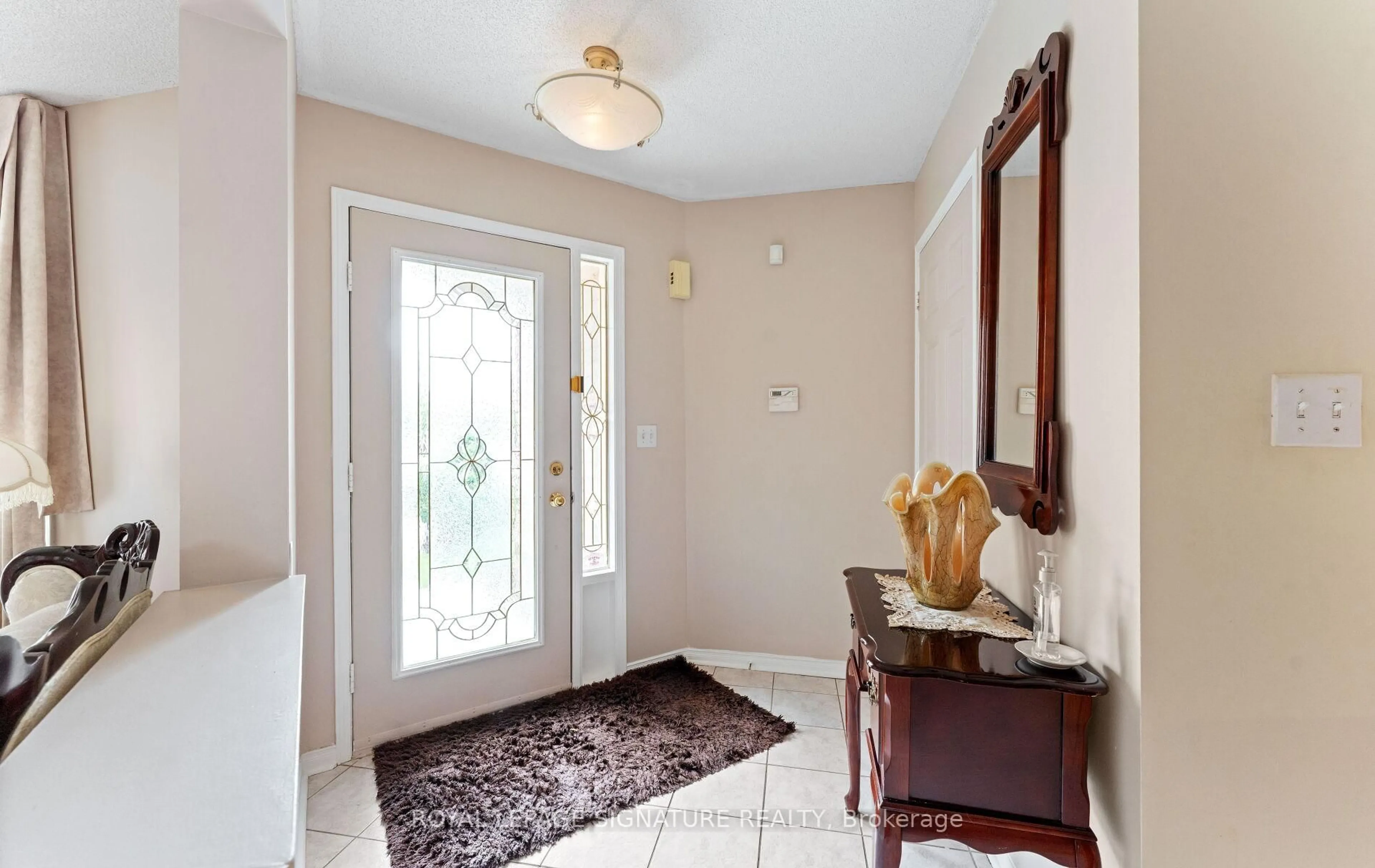 Indoor entryway for 3252 Laburnum Cres, Mississauga Ontario L5N 7M2