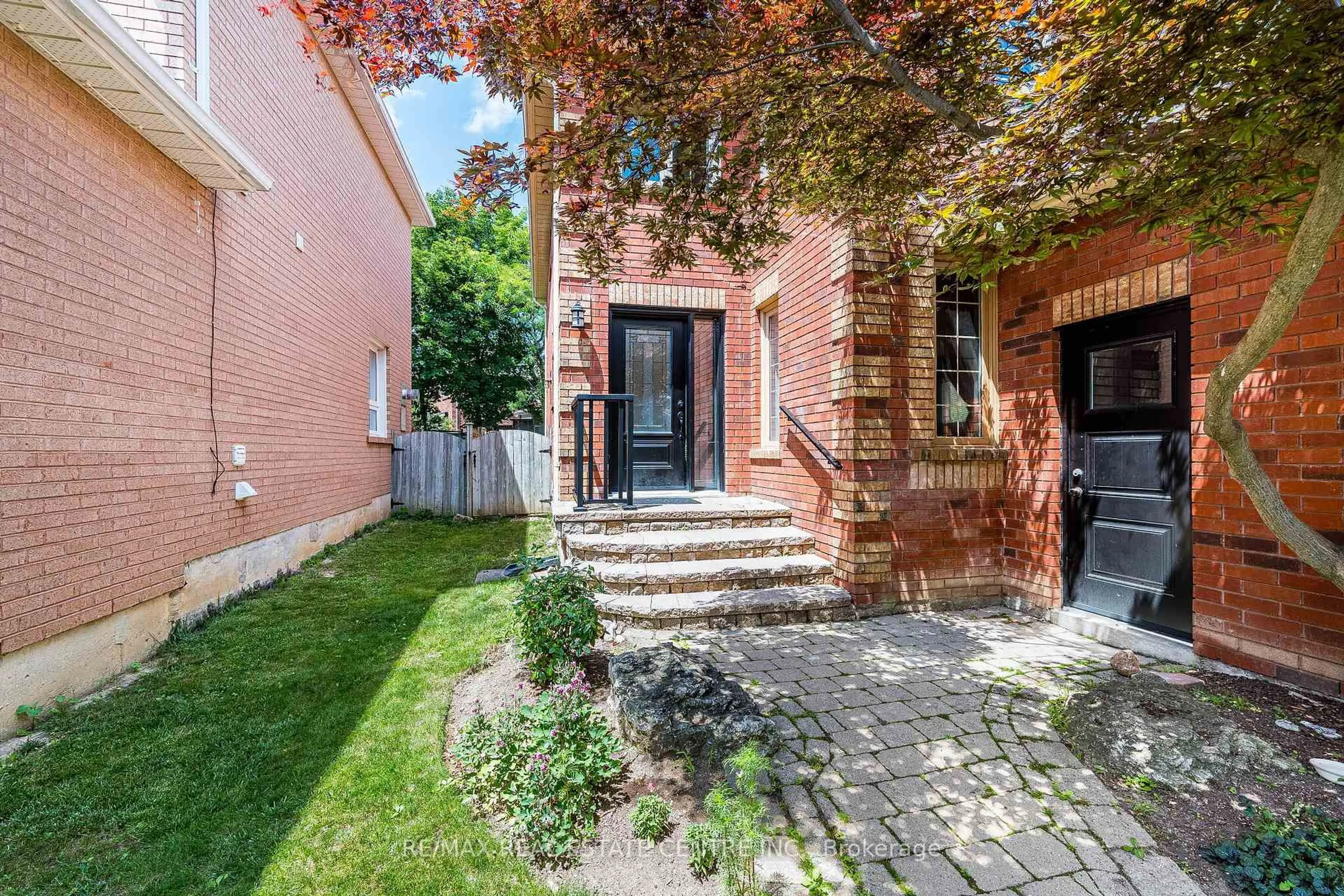 Home with brick exterior material, street for 14231 Argyll Rd, Halton Hills Ontario L7G 5P9