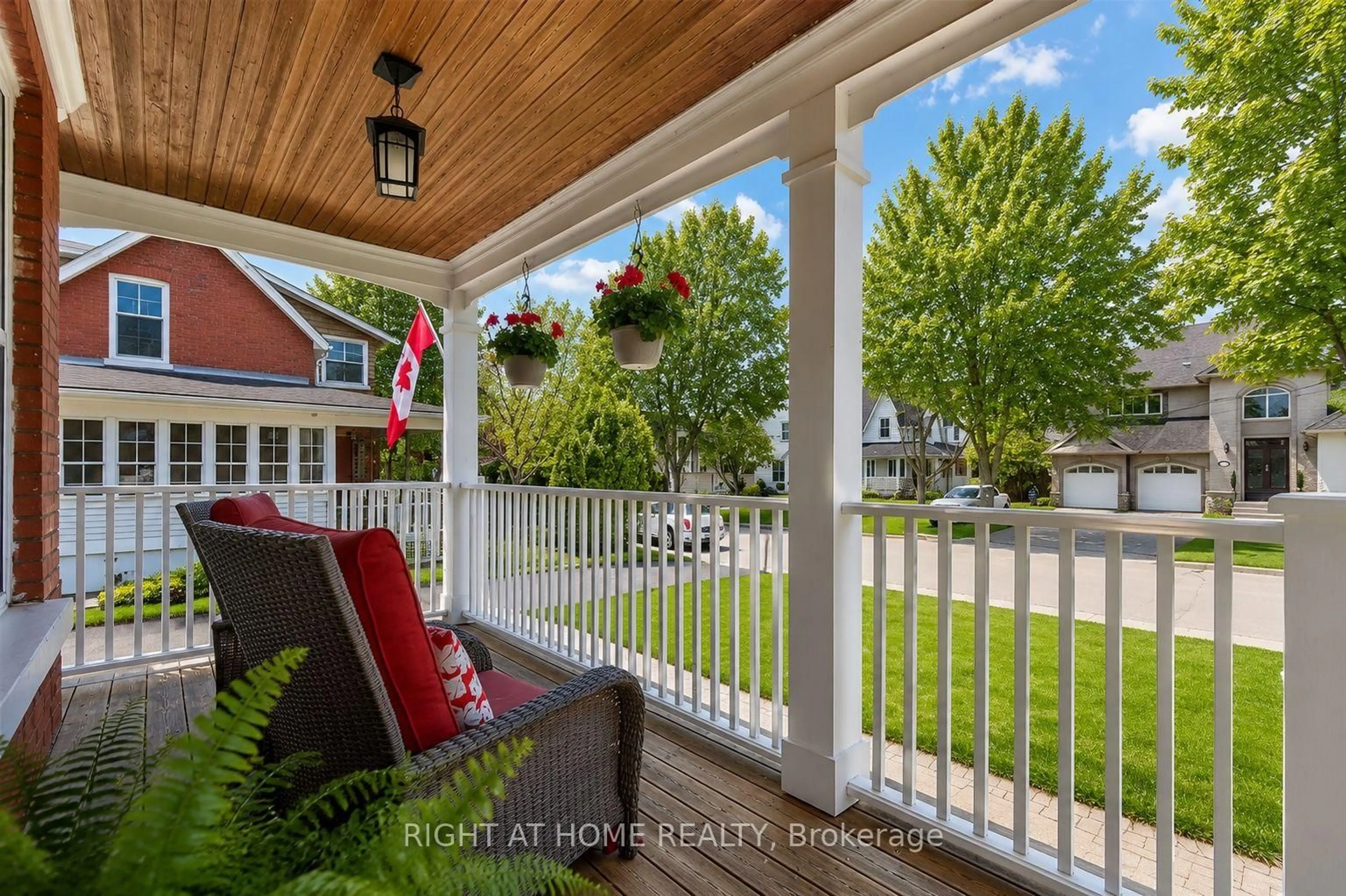 Patio, street for 46 Bay St, Mississauga Ontario L5H 1C3