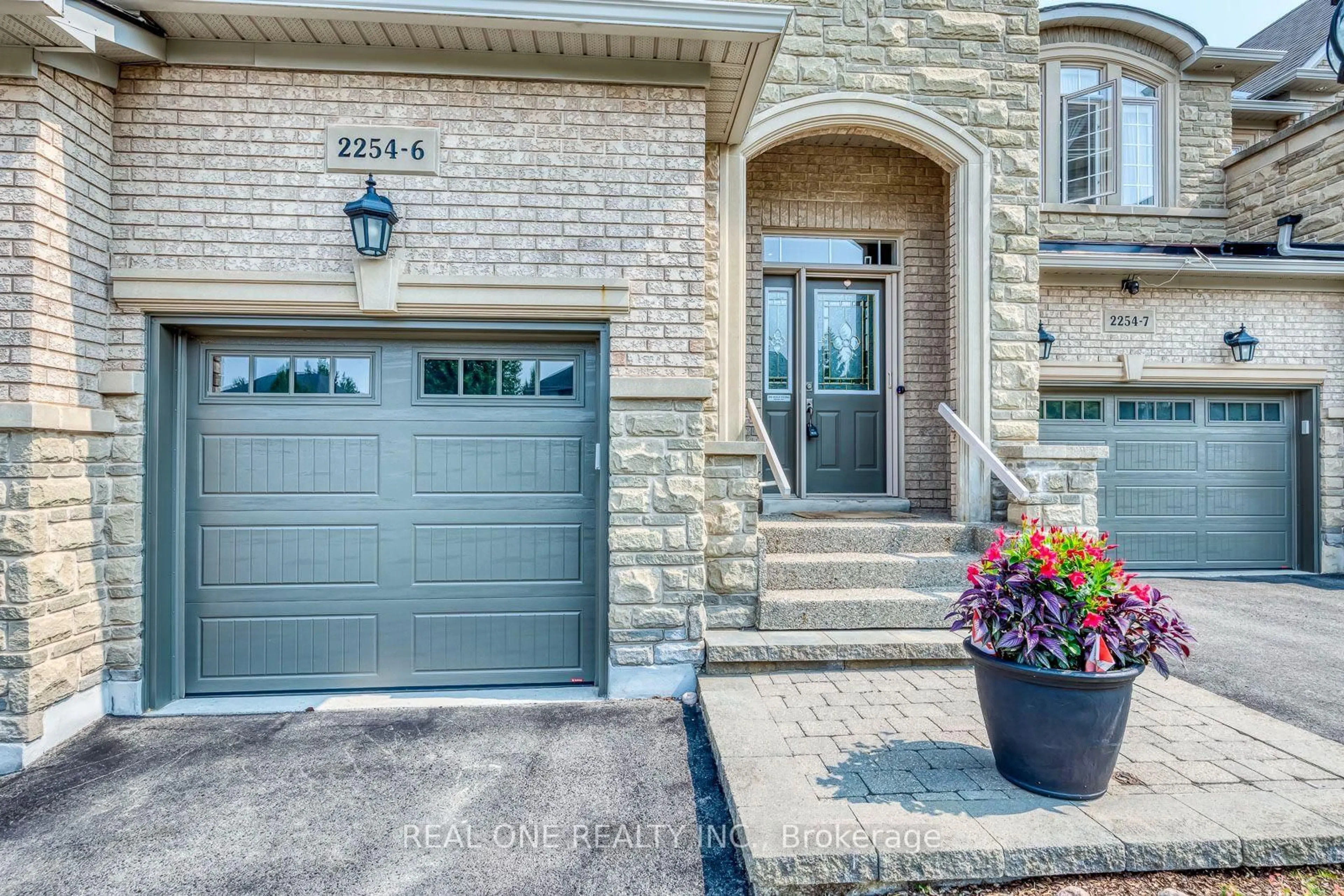 Home with brick exterior material, street for 2254 Rockingham Dr #6, Oakville Ontario L6H 7H8