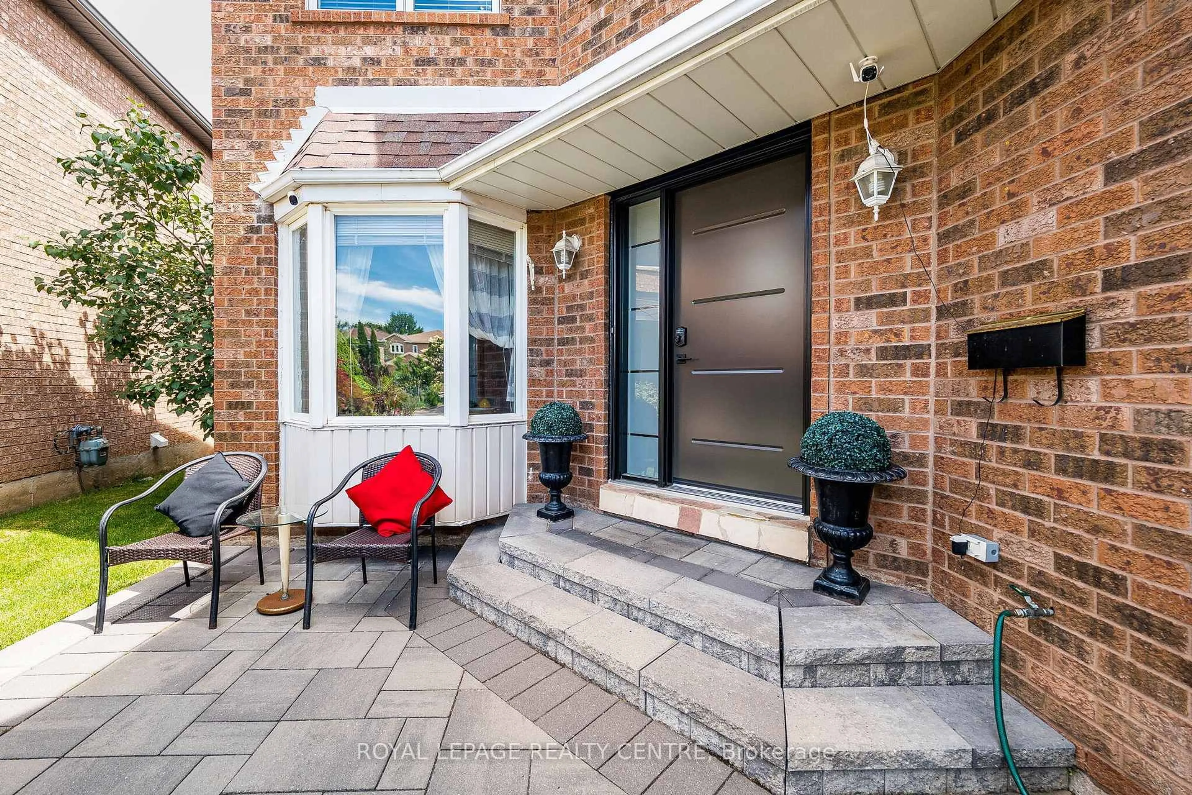 Home with brick exterior material, street for 3211 Dovetail Mews, Mississauga Ontario L5L 5K4