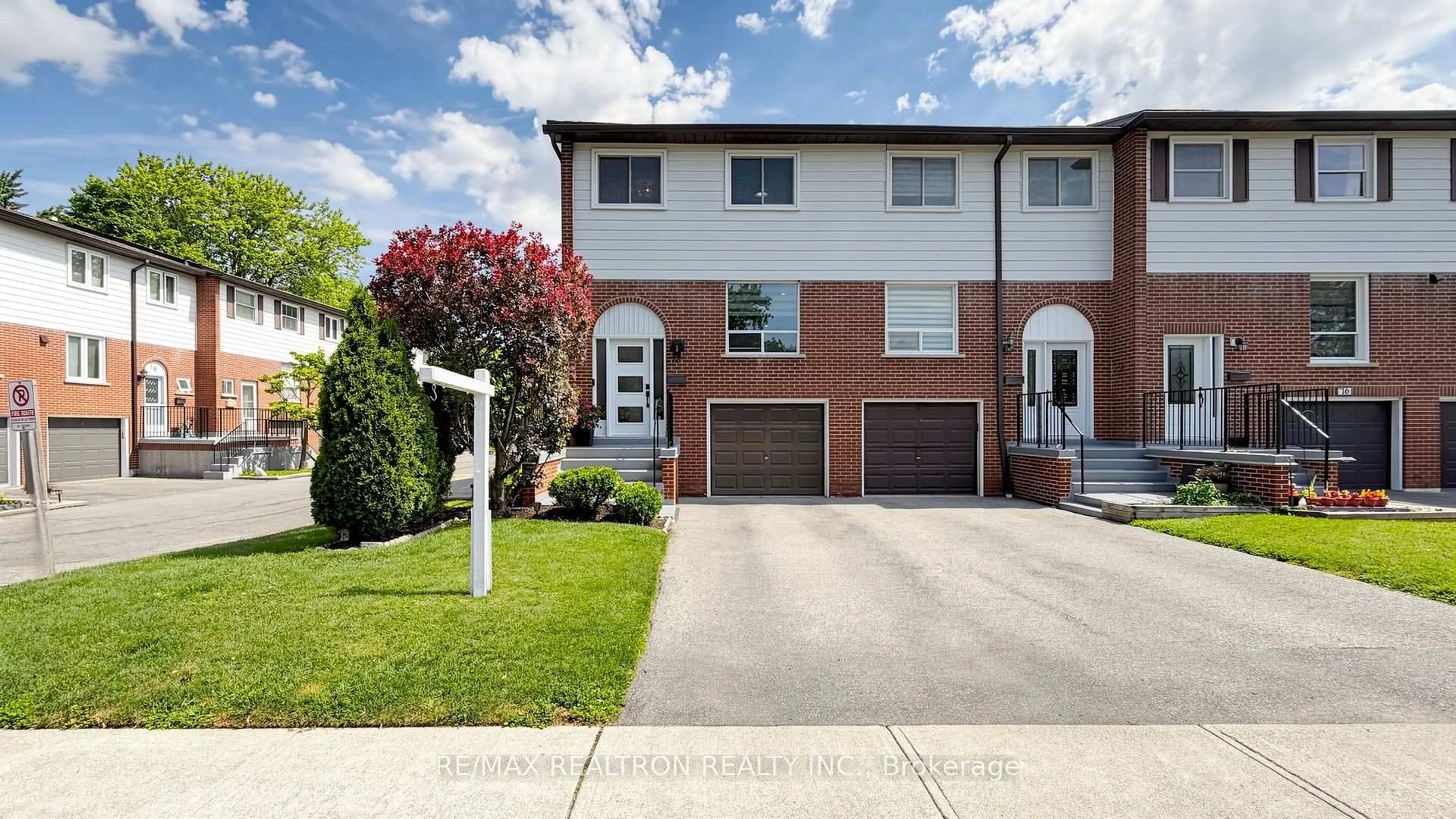 Home with brick exterior material, street for 2445 Homelands Dr #18, Mississauga Ontario L5K 2C6