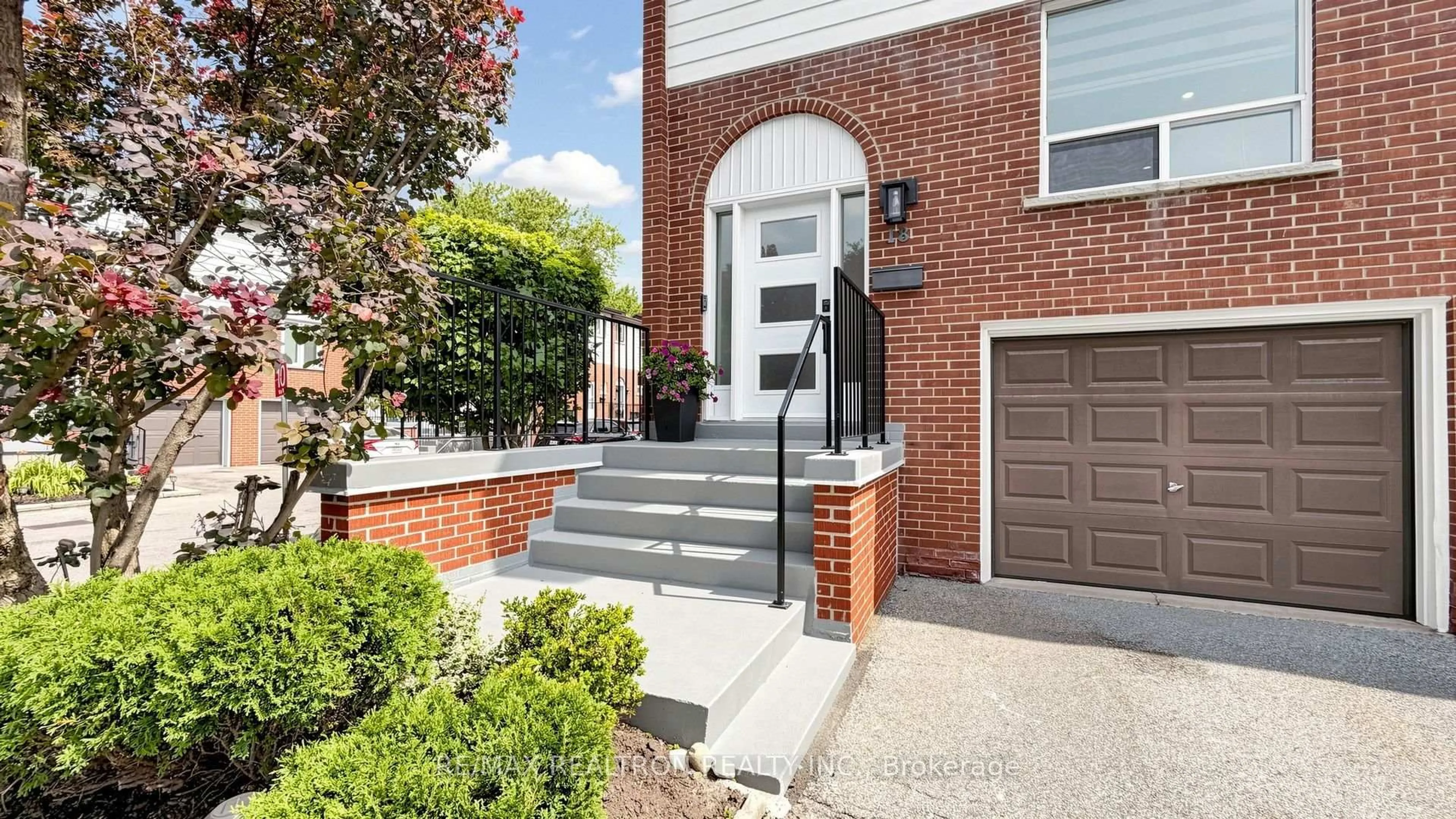 Home with brick exterior material, street for 2445 Homelands Dr #18, Mississauga Ontario L5K 2C6