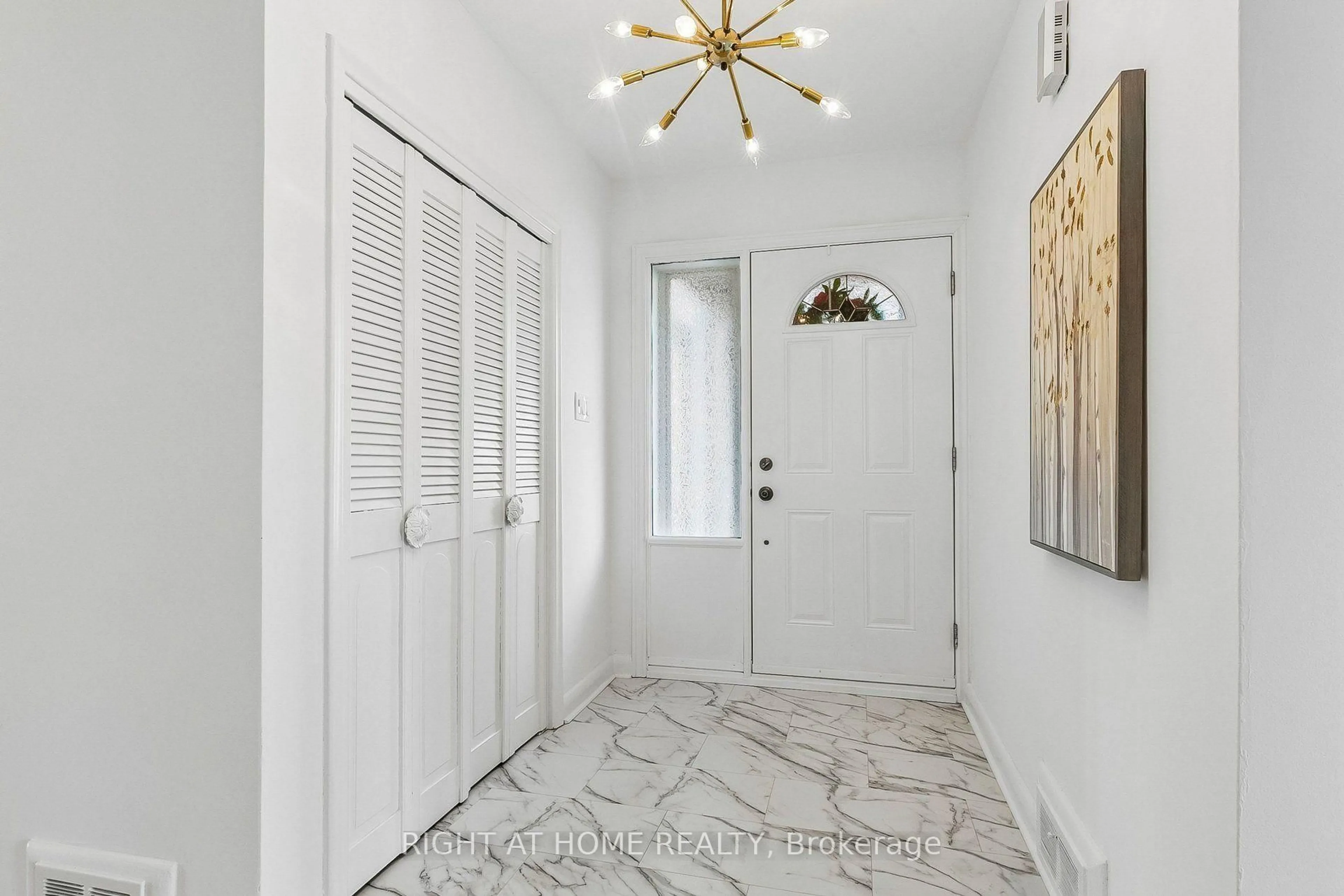 Indoor entryway for 47 Wenderly Dr, Toronto Ontario M6B 2P1