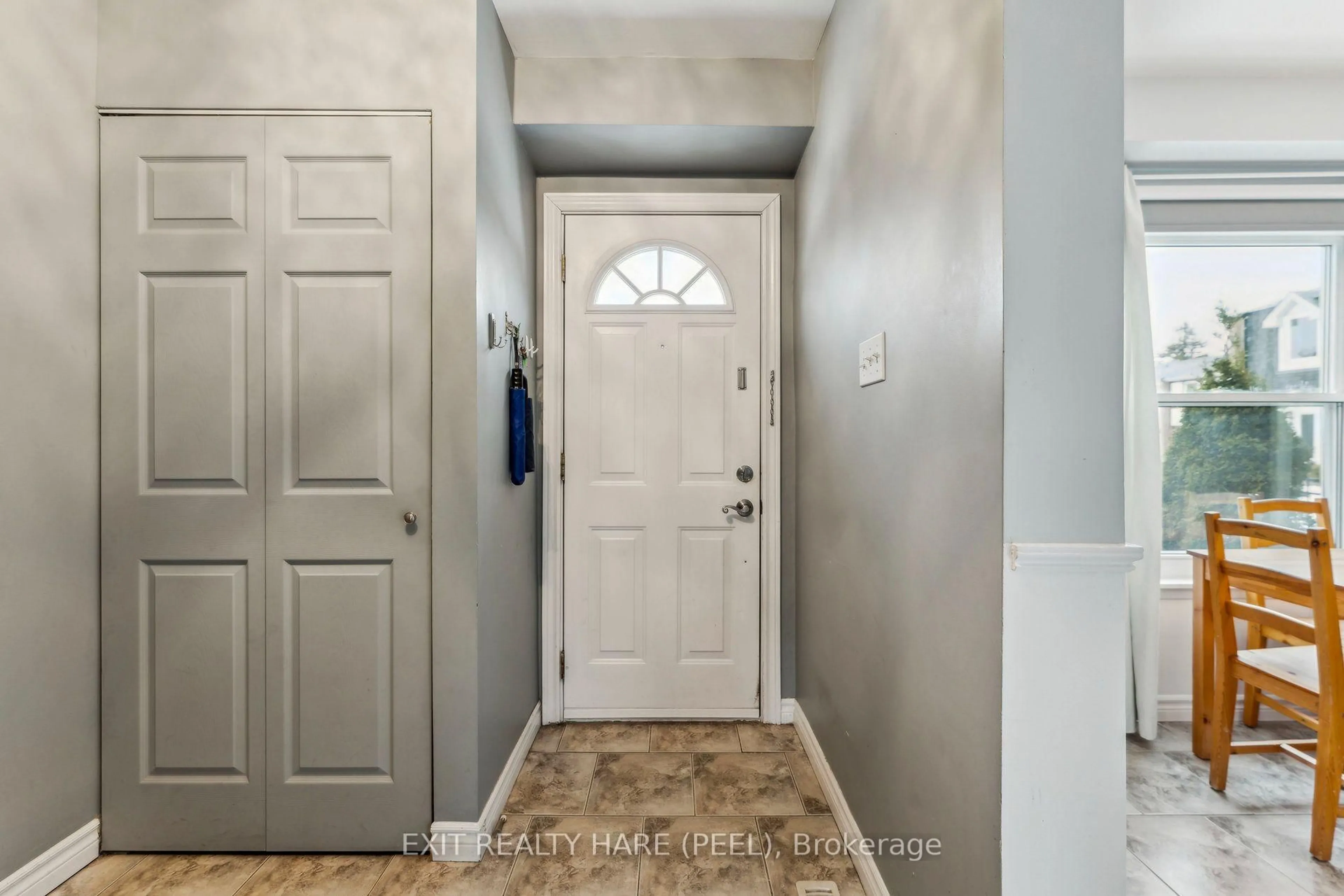 Indoor entryway for 900 Central Park Dr #78, Brampton Ontario L6S 3J6