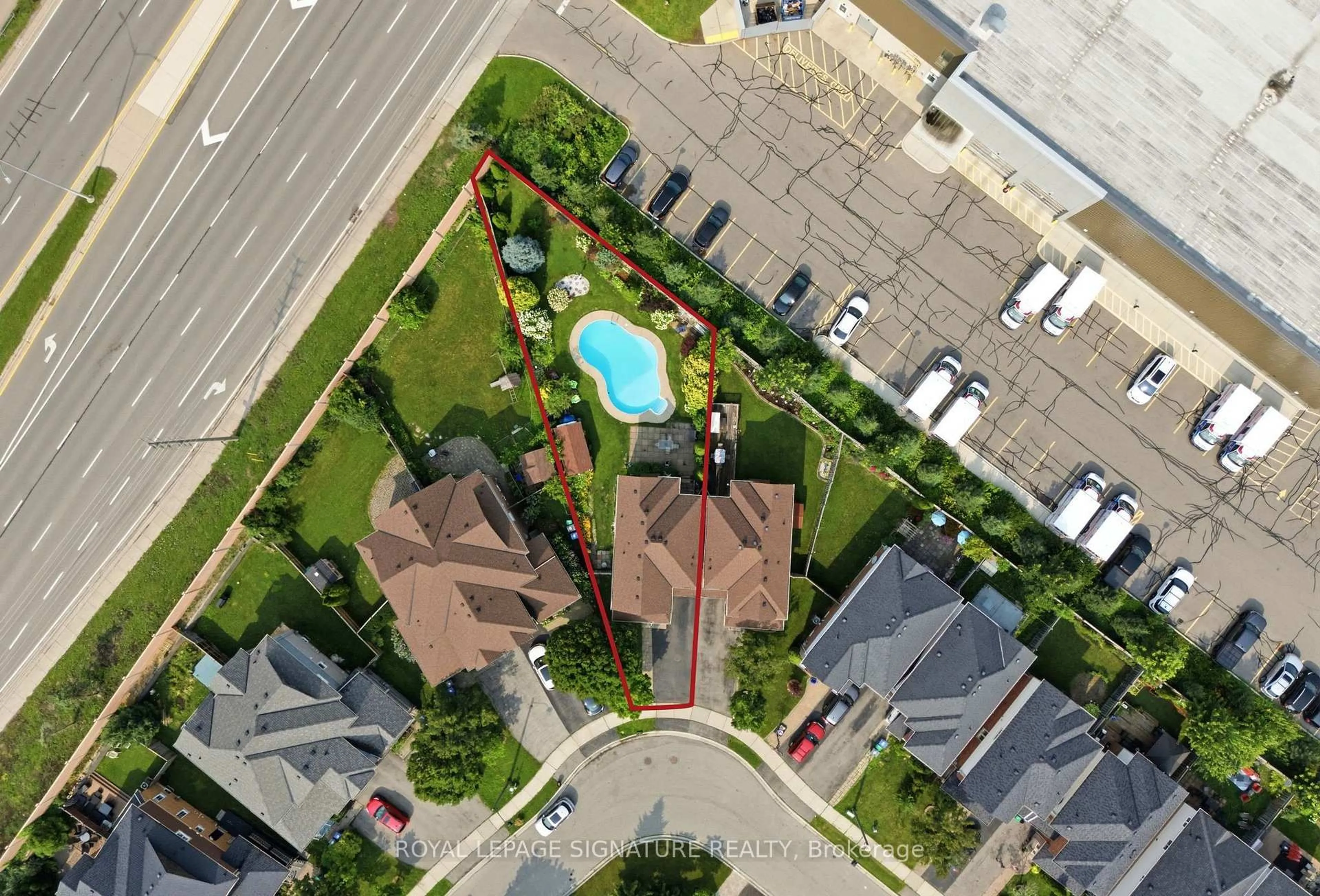 A pic from outside/outdoor area/front of a property/back of a property/a pic from drone, city buildings view from balcony for 2449 BANKSIDE DR Dr, Mississauga Ontario L5M 6E6
