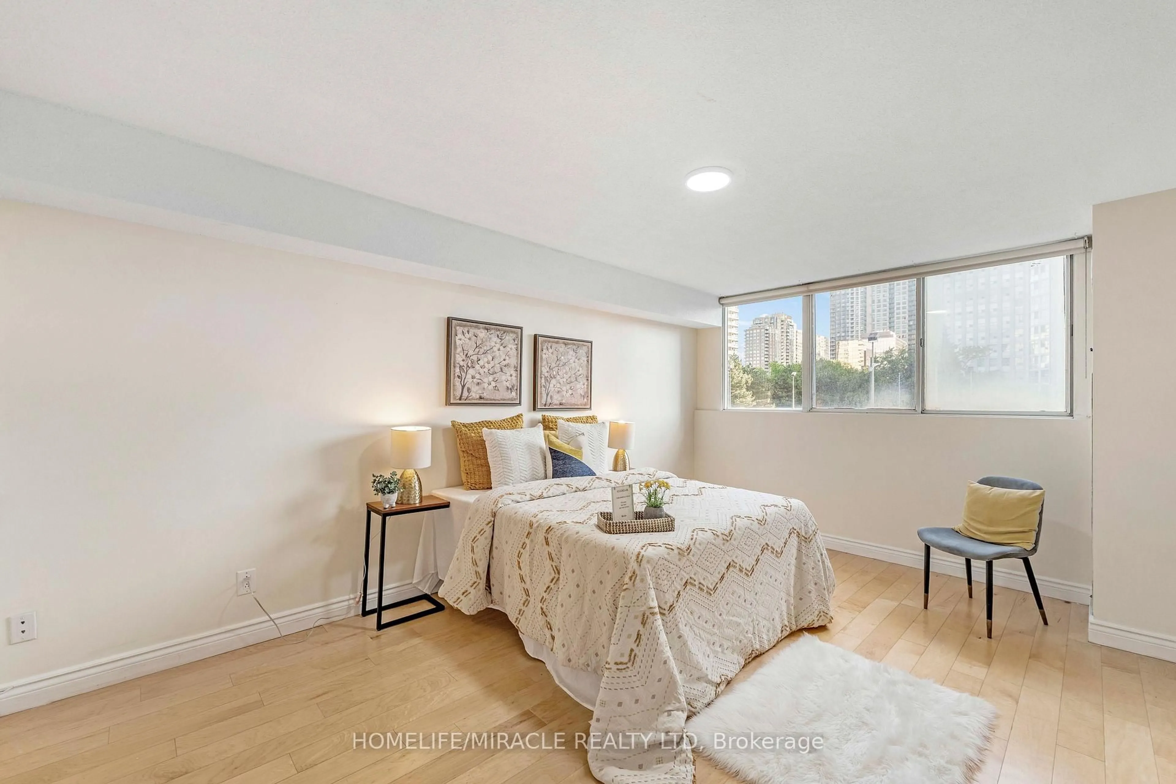 Bedroom with bed, unknown for 3700 Kaneff Cres #202, Mississauga Ontario L5A 4B8