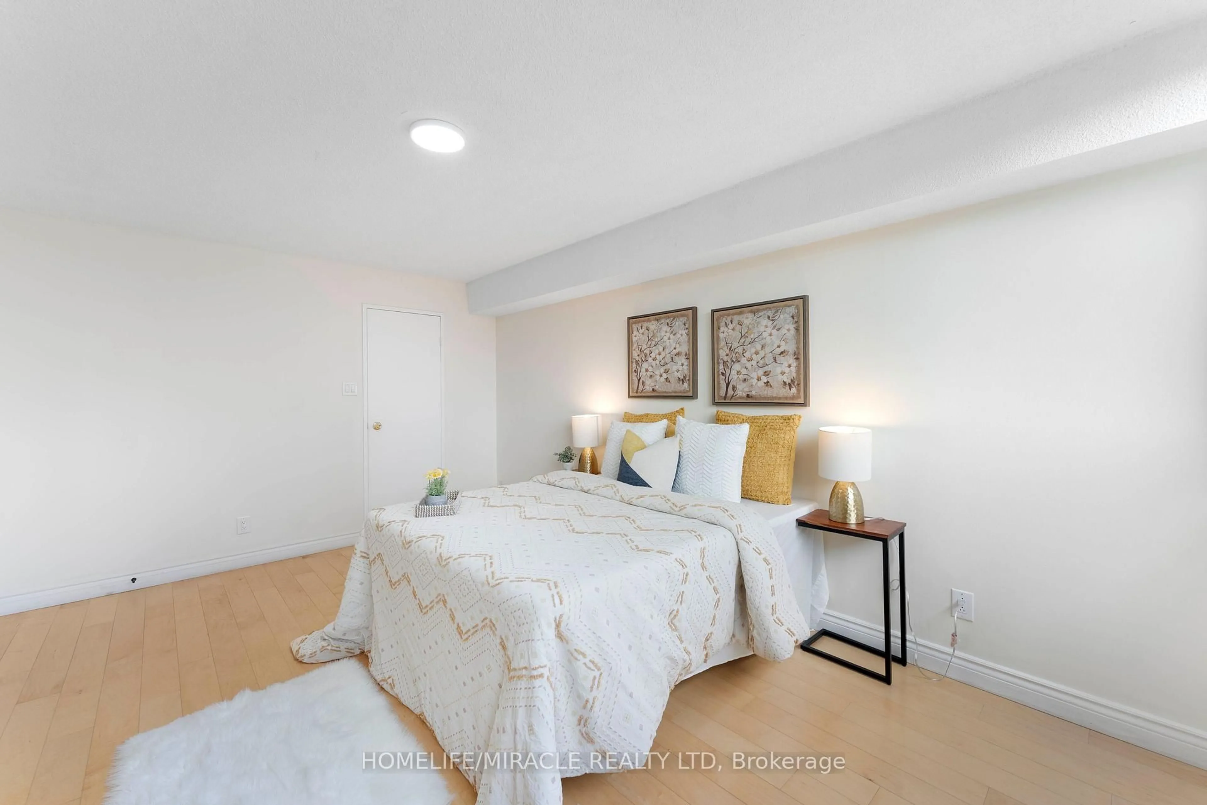 Bedroom with bed, unknown for 3700 Kaneff Cres #202, Mississauga Ontario L5A 4B8