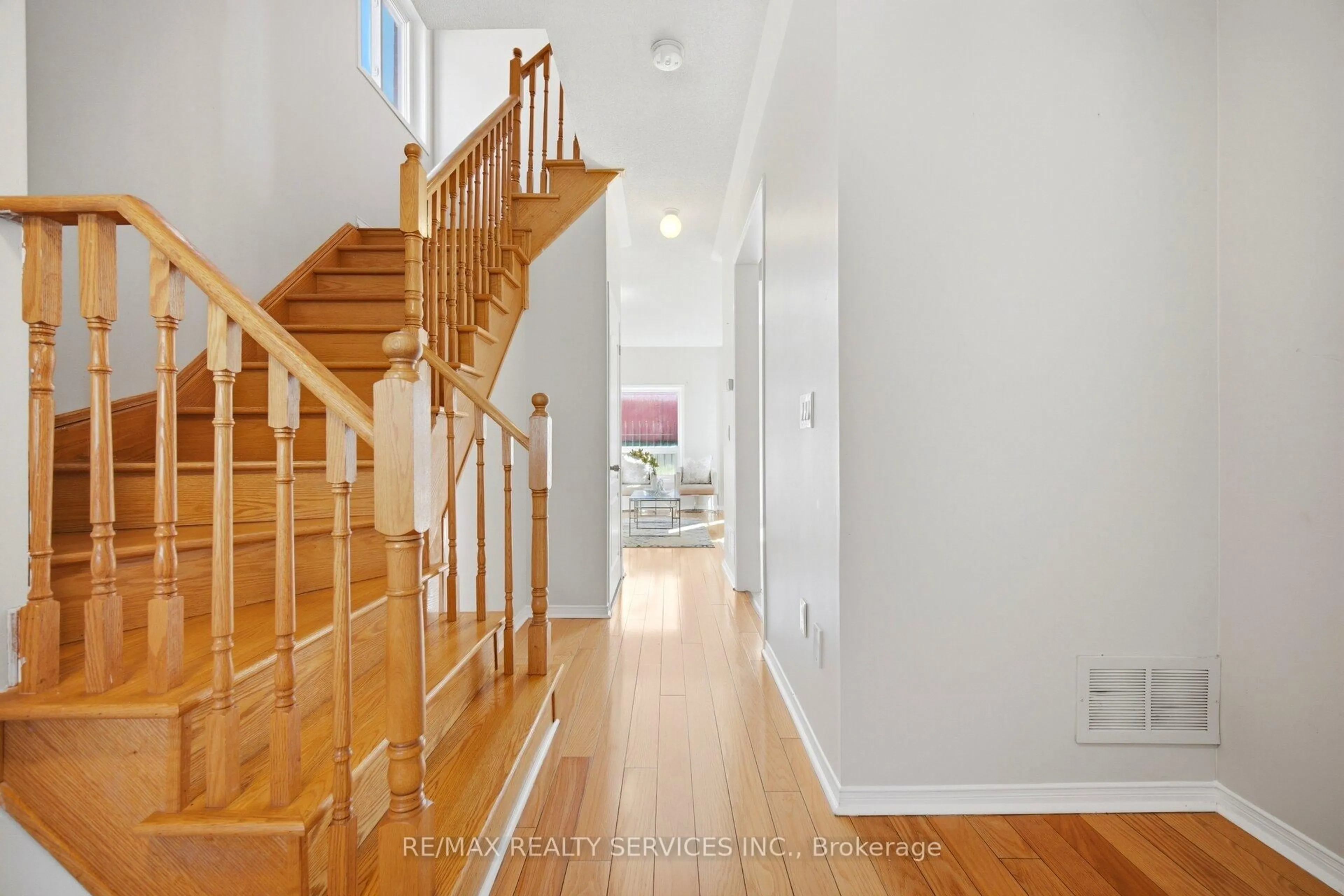 Unknown for 82 Rubysilver Dr, Brampton Ontario L6P 1R1
