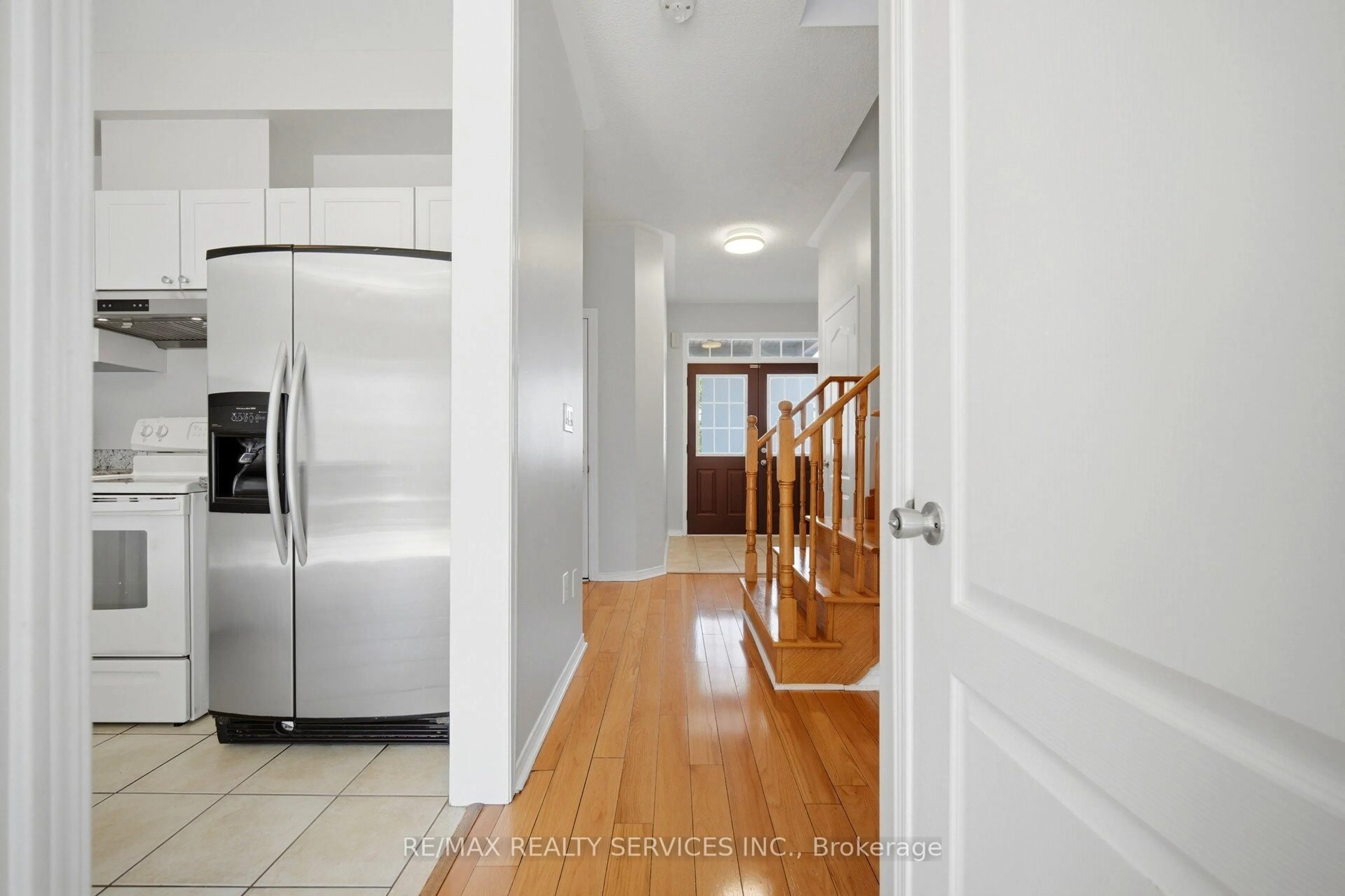 Indoor entryway for 82 Rubysilver Dr, Brampton Ontario L6P 1R1