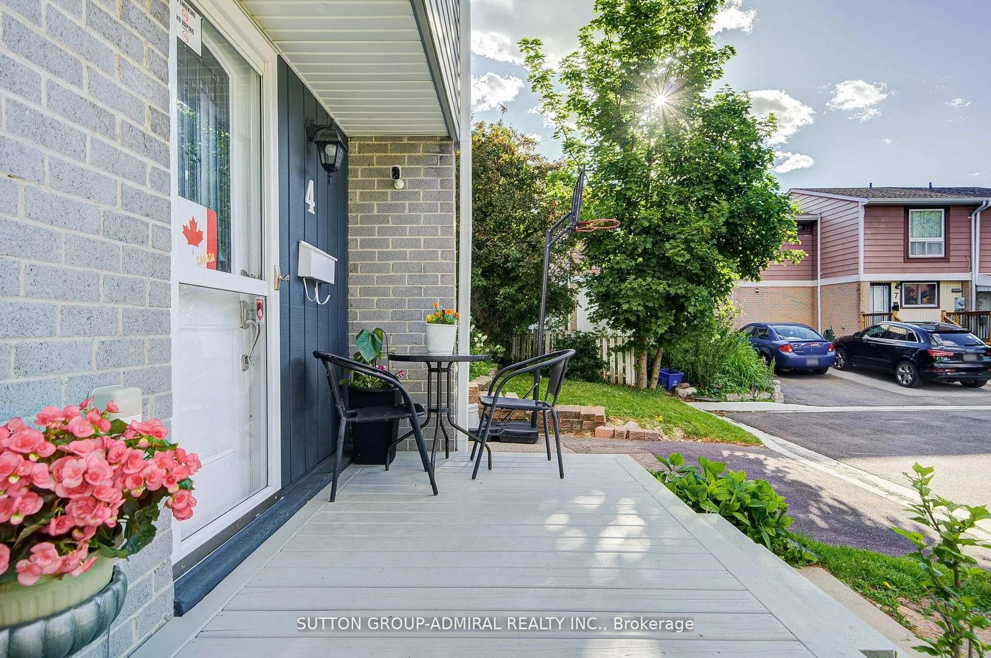 Patio, street for 4 Hilda Crt, Brampton Ontario L6S 2C1