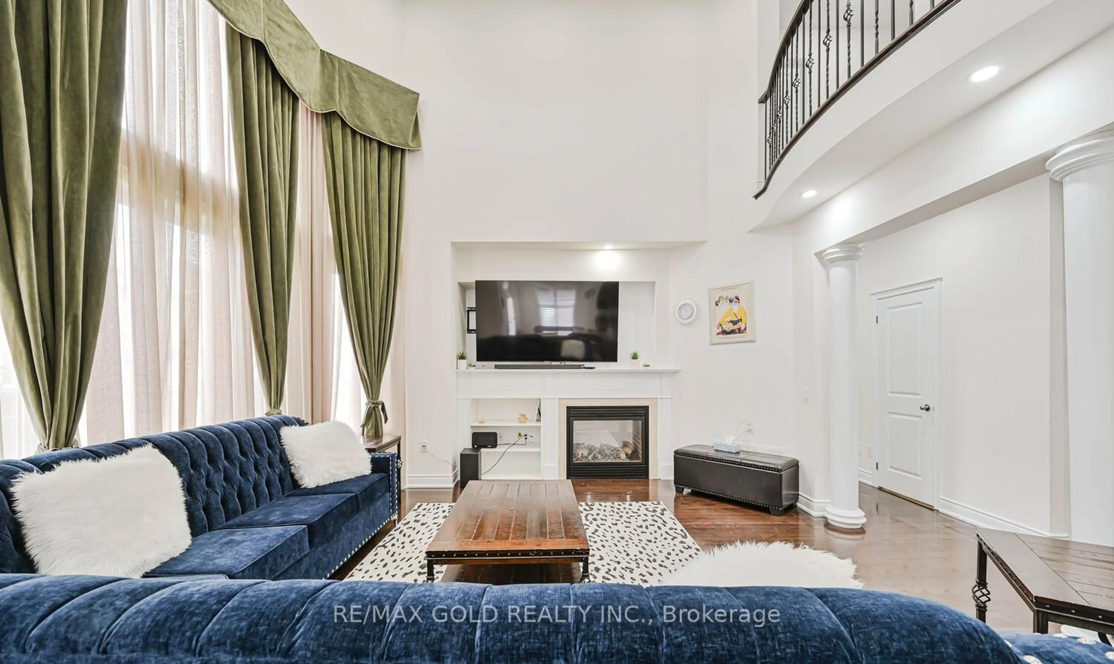 Living room with furniture, unknown for 37 Scotchmere Cres, Brampton Ontario L6P 3A6