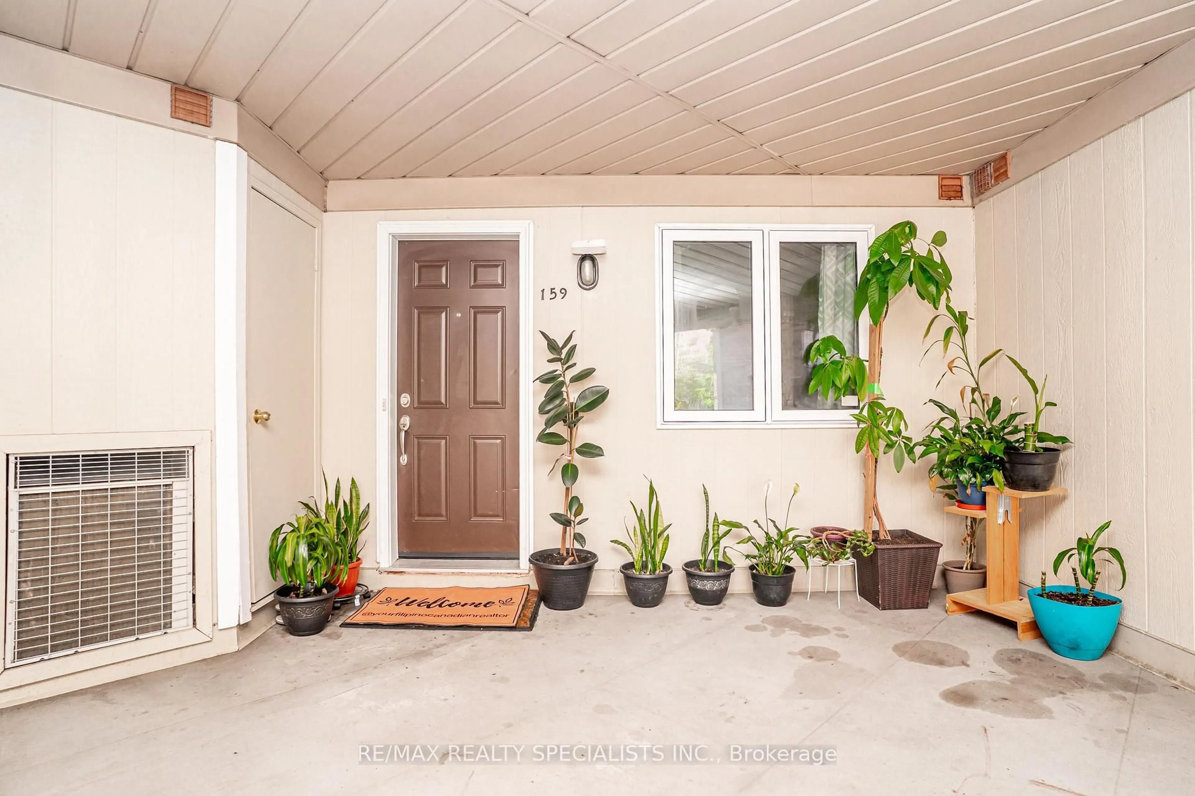 Indoor entryway for 85 Bristol Rd #159, Mississauga Ontario L4Z 3P3