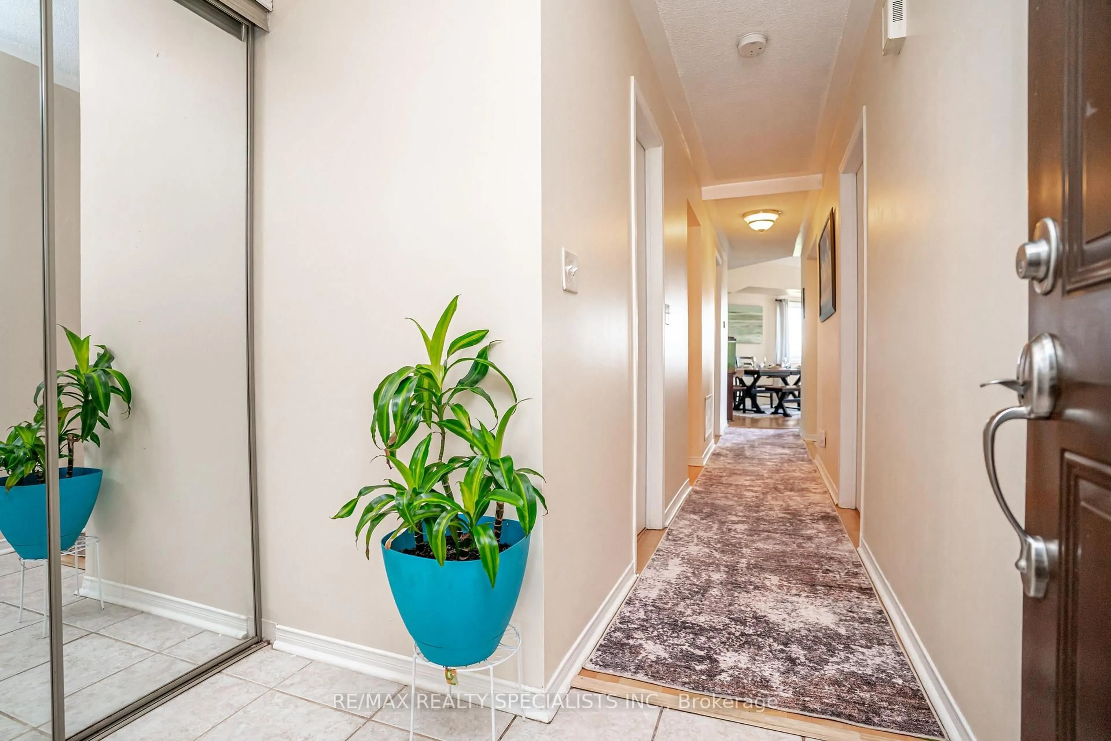 Indoor foyer for 85 Bristol Rd #159, Mississauga Ontario L4Z 3P3