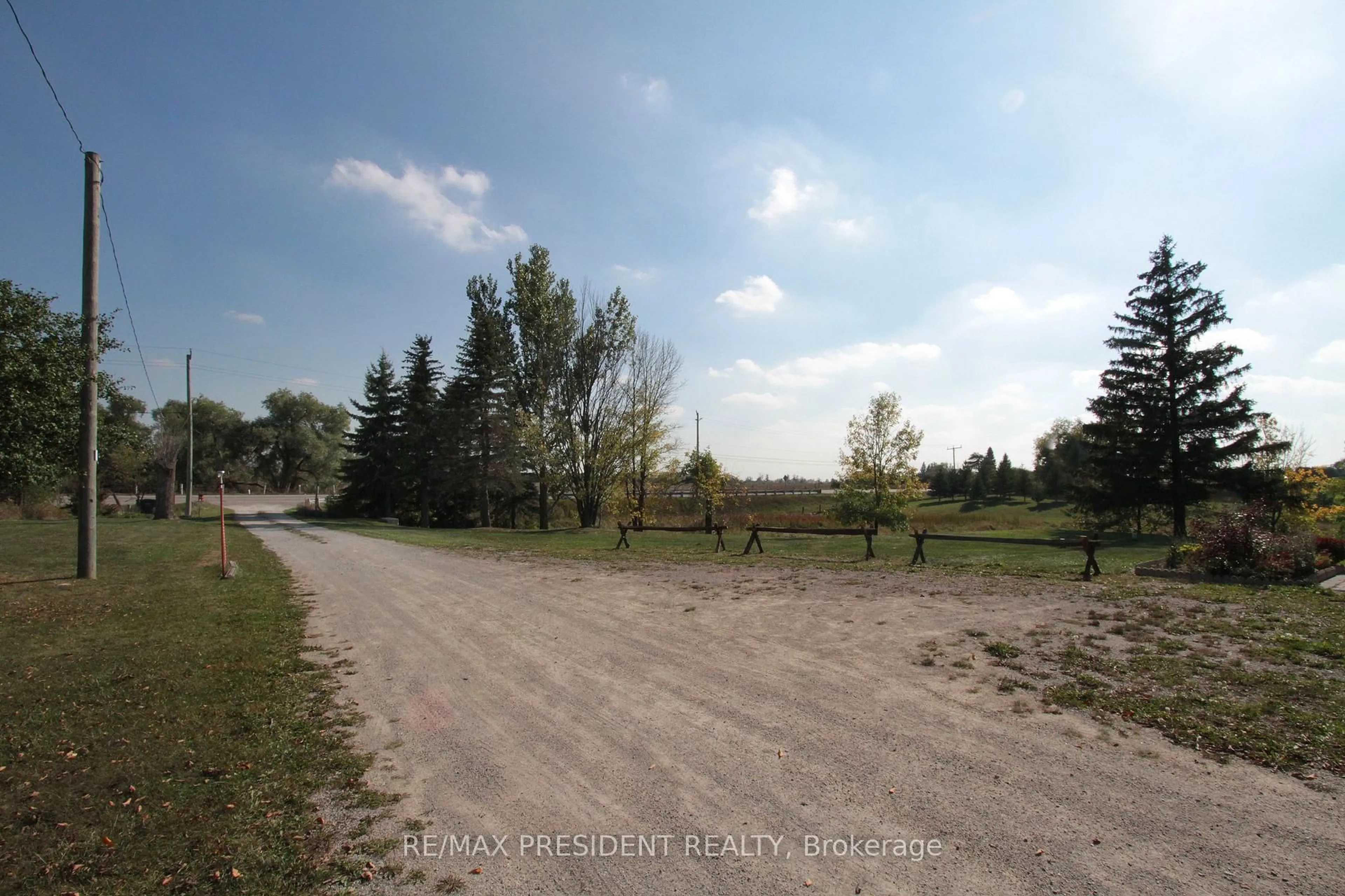 Blurry image for 7190 King St, Caledon Ontario L7C 0S3